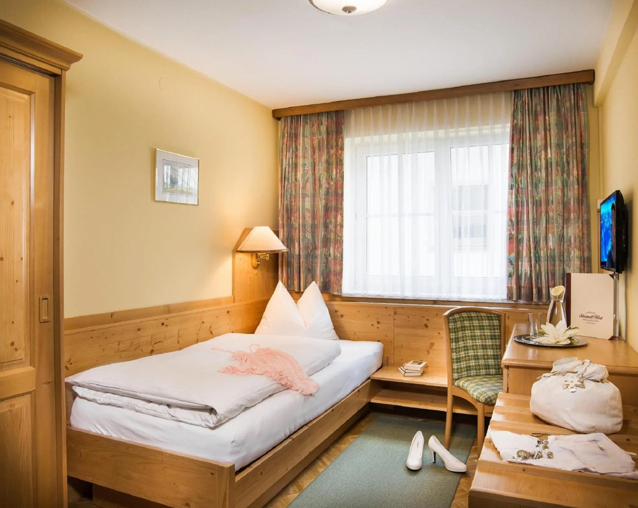Photo of the whole room, Bed in Landhotel Steindlwirt