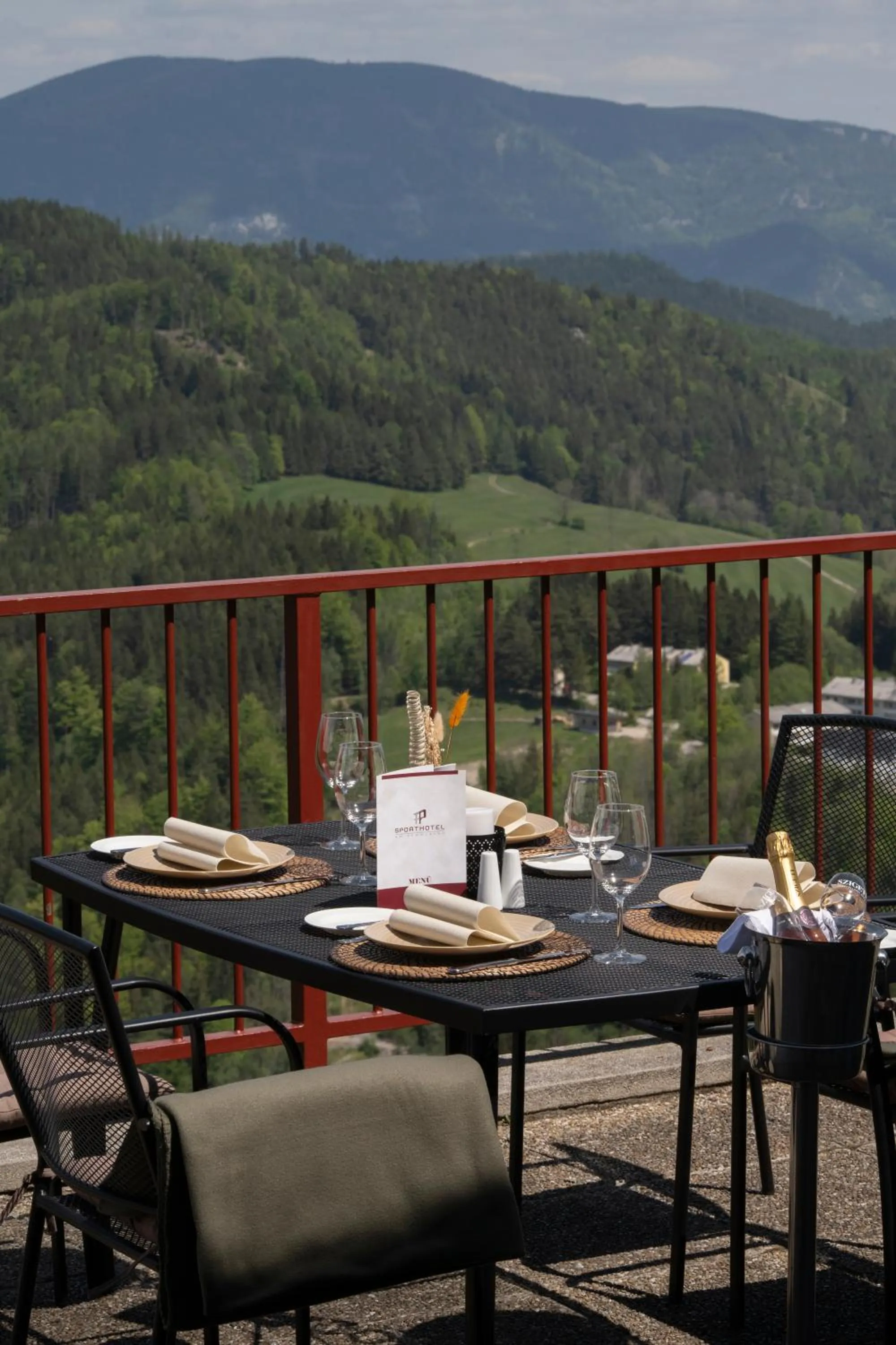 Restaurant/places to eat in Sporthotel am Semmering