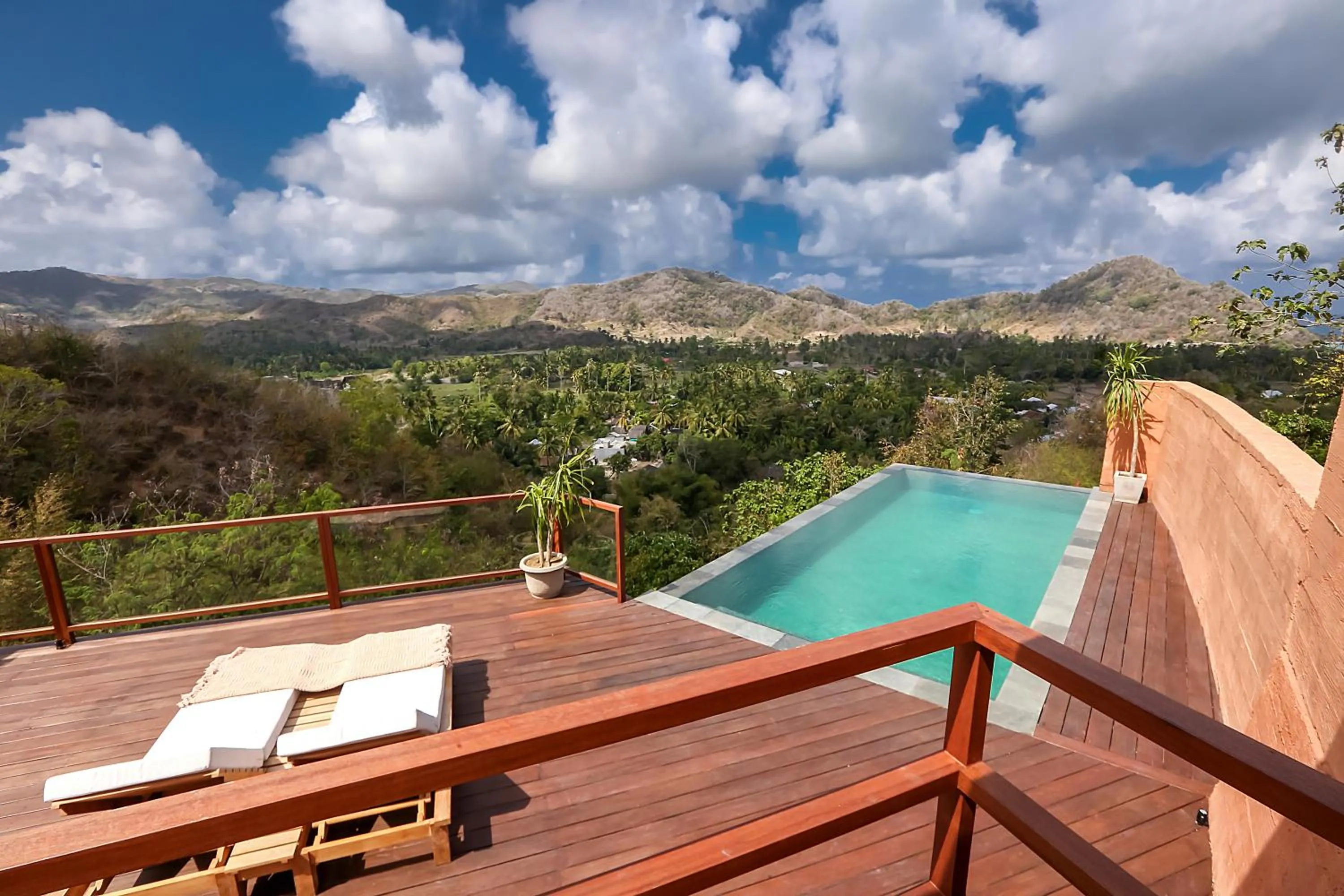 Property building in Seven Havens Residence