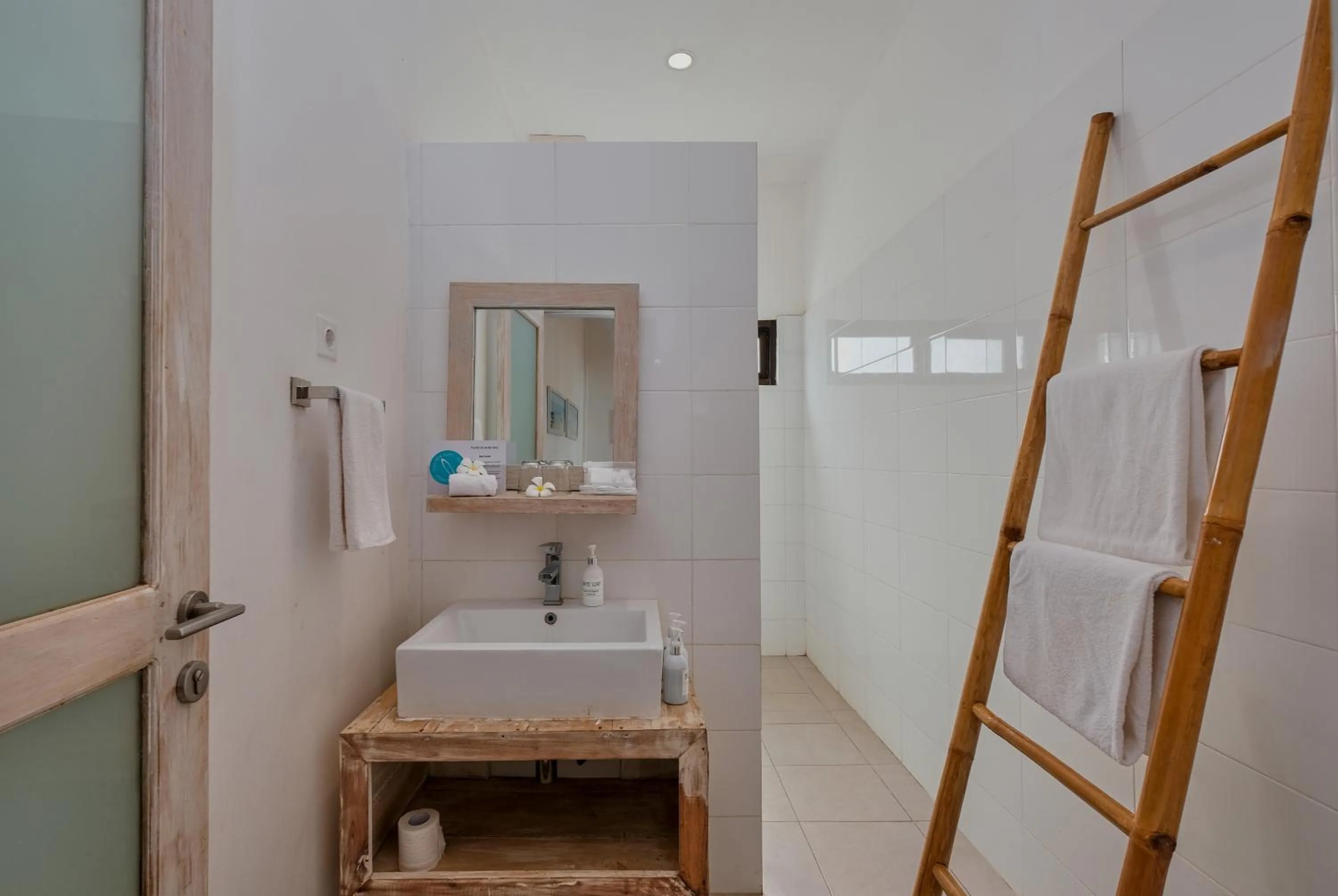 Bathroom in Myamo Beach Lodge