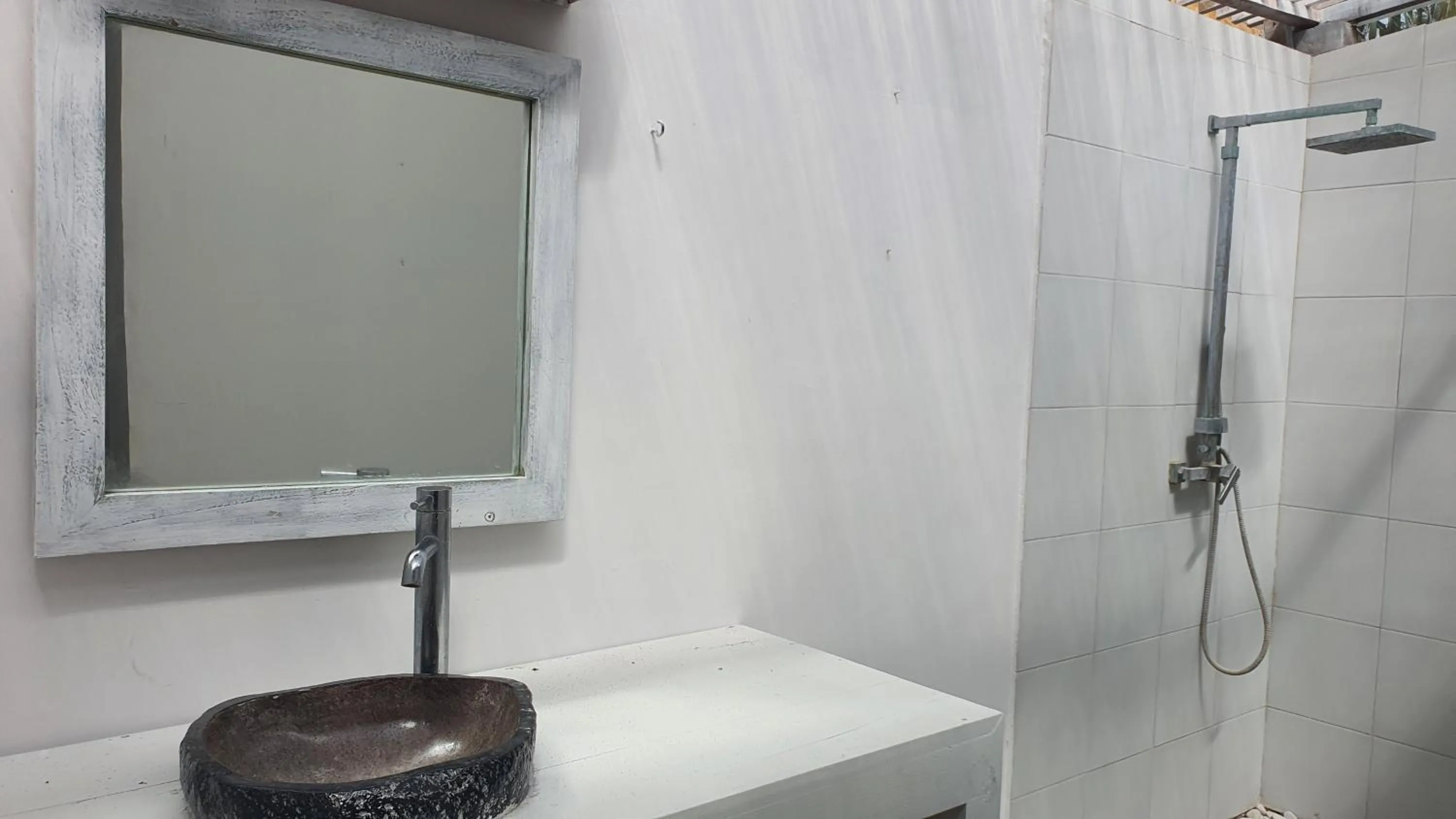 Bathroom in Myamo Beach Lodge