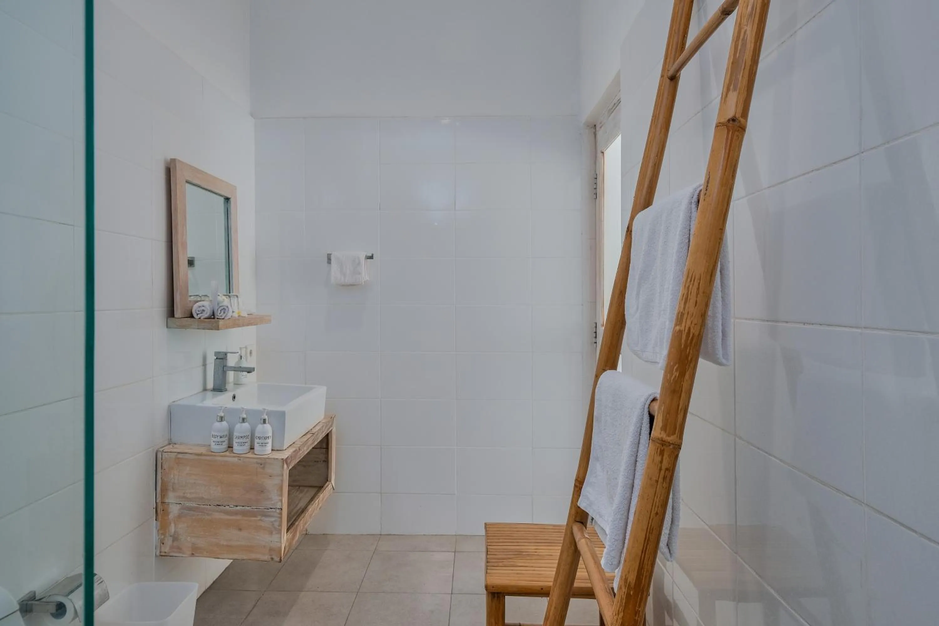 Bathroom in Myamo Beach Lodge