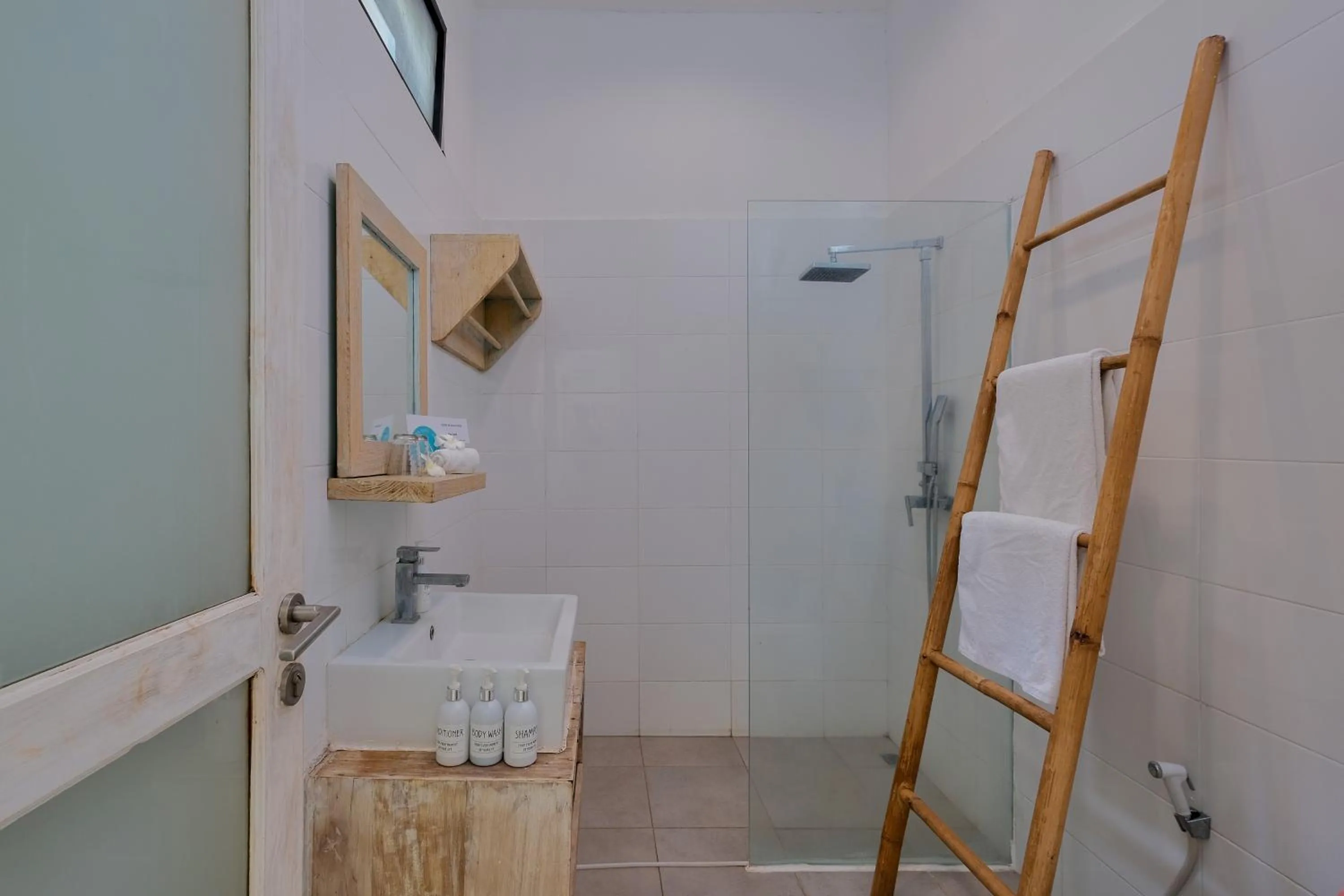 Bathroom in Myamo Beach Lodge