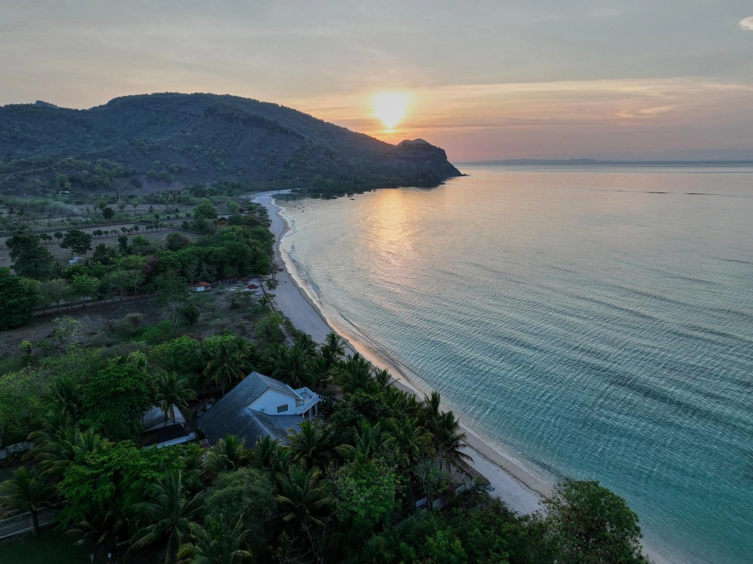 Property building in Myamo Beach Lodge
