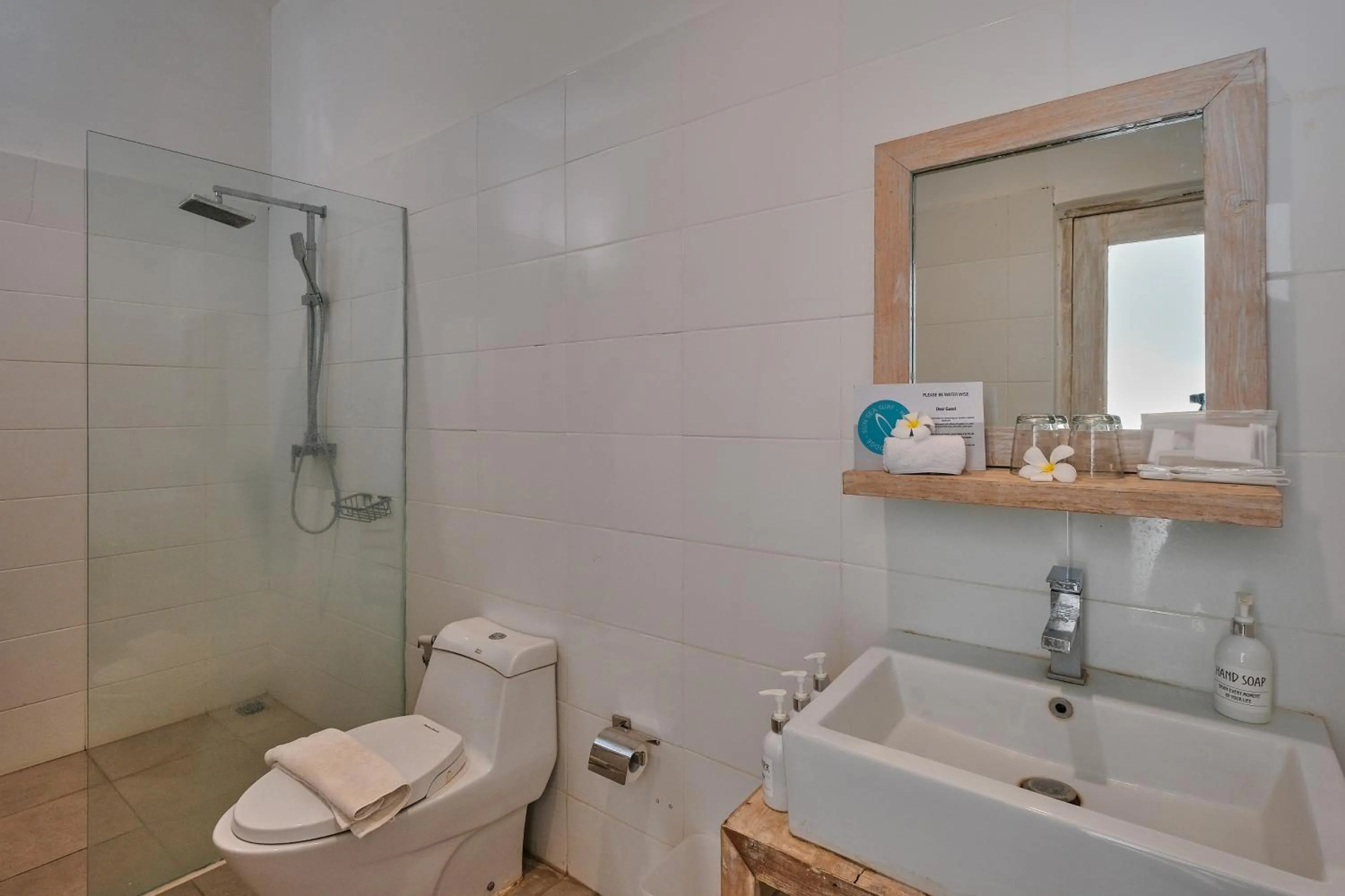 Bathroom in Myamo Beach Lodge