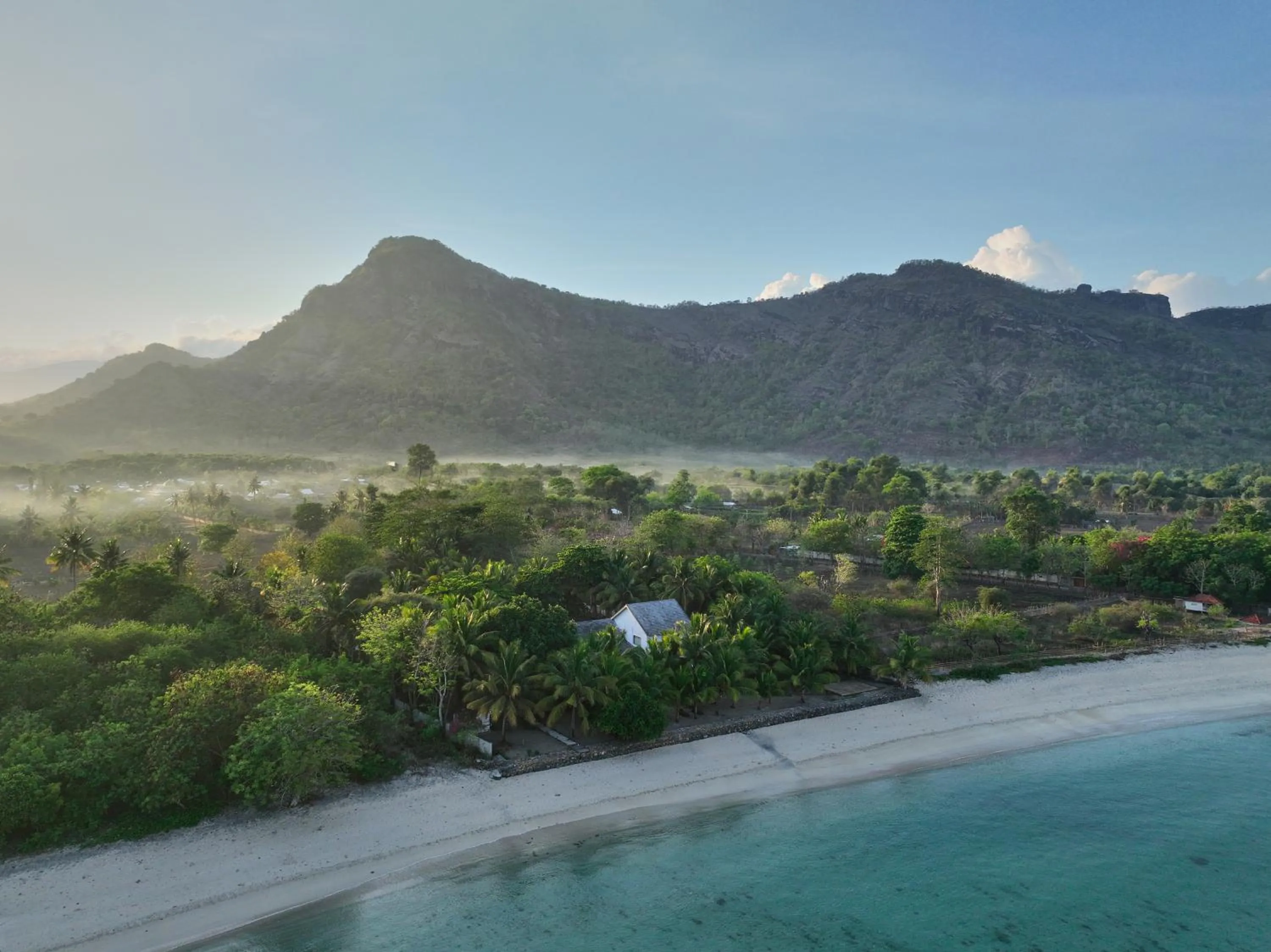 Property building in Myamo Beach Lodge
