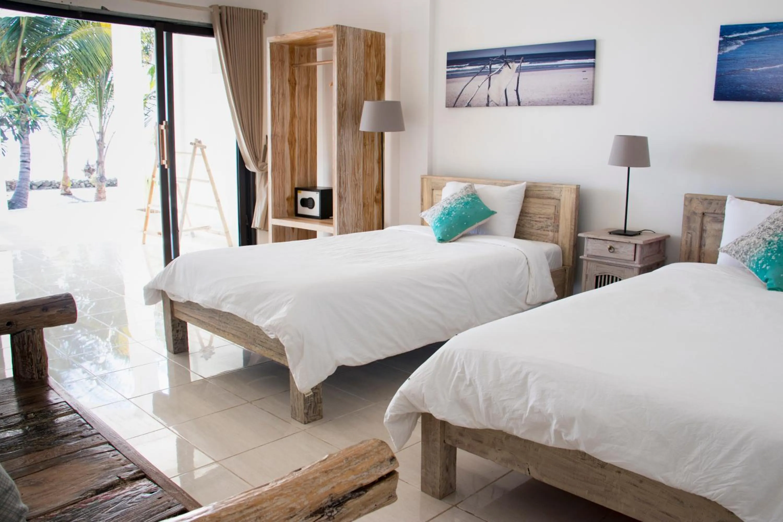 Bed in Myamo Beach Lodge