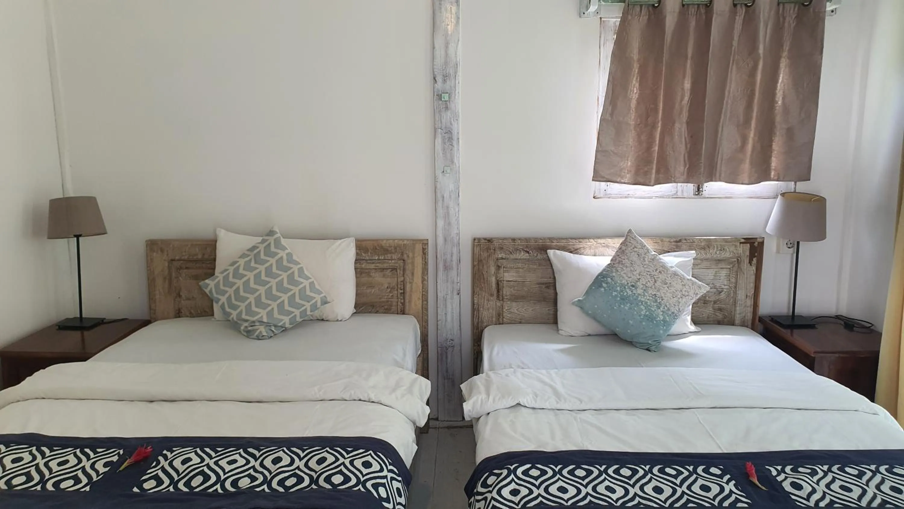 Bed in Myamo Beach Lodge