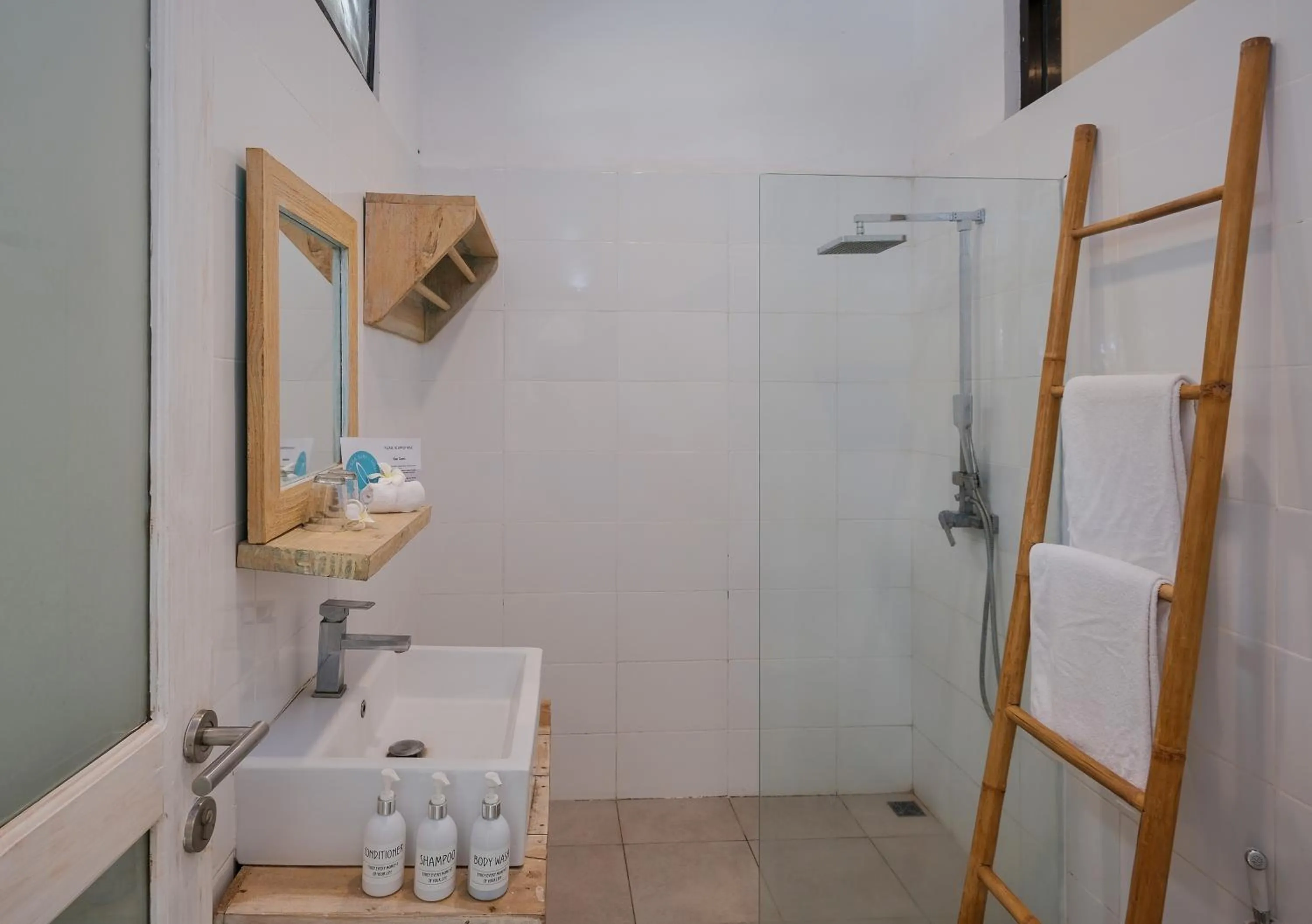 Bathroom in Myamo Beach Lodge