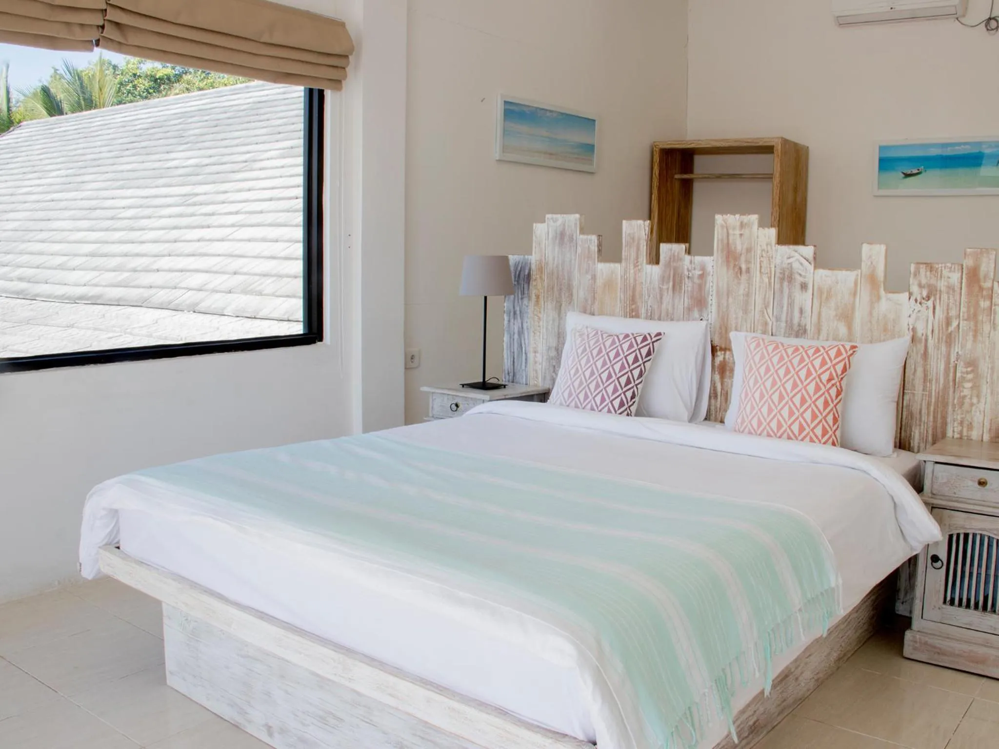 Bed in Myamo Beach Lodge