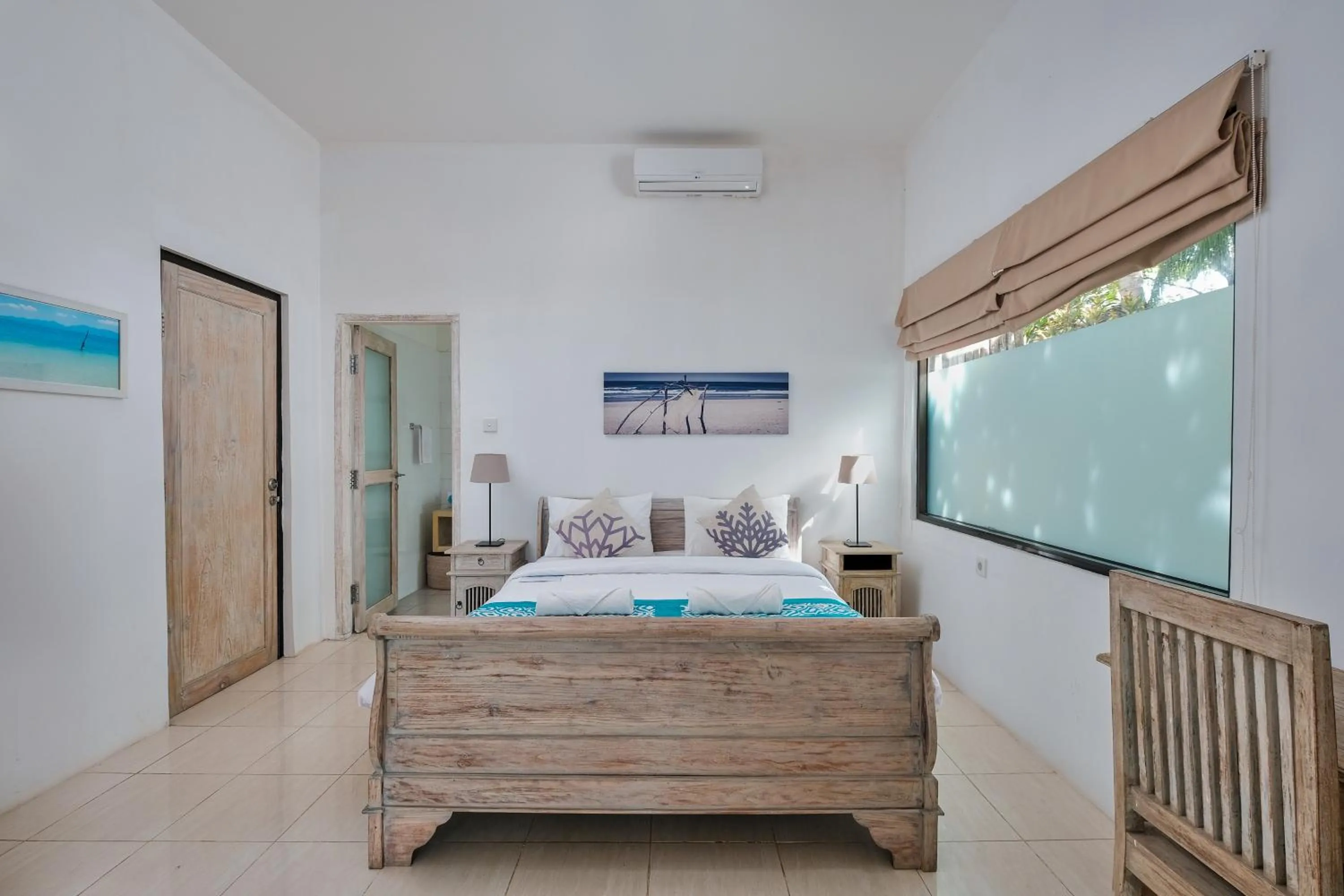 Bed in Myamo Beach Lodge