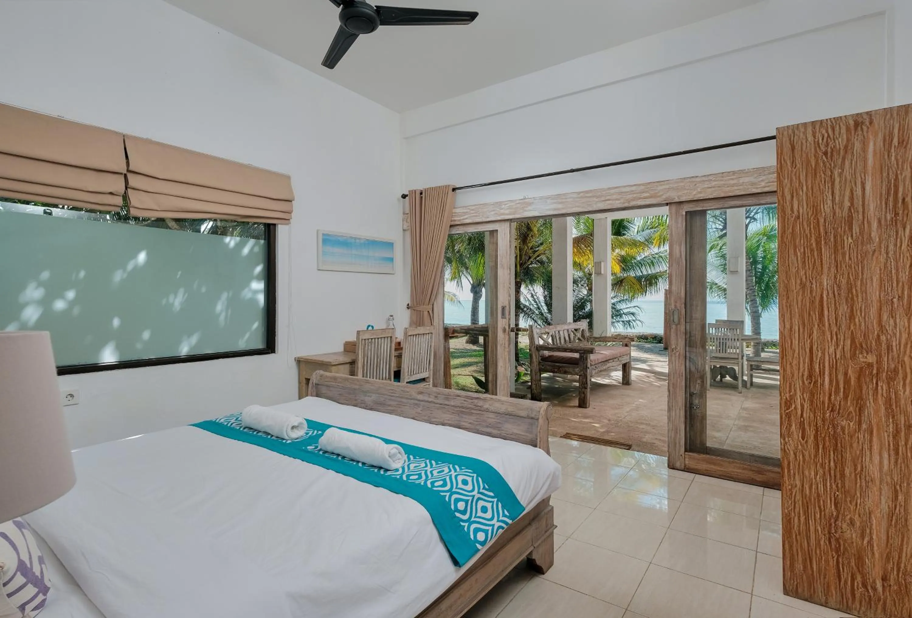Bed in Myamo Beach Lodge