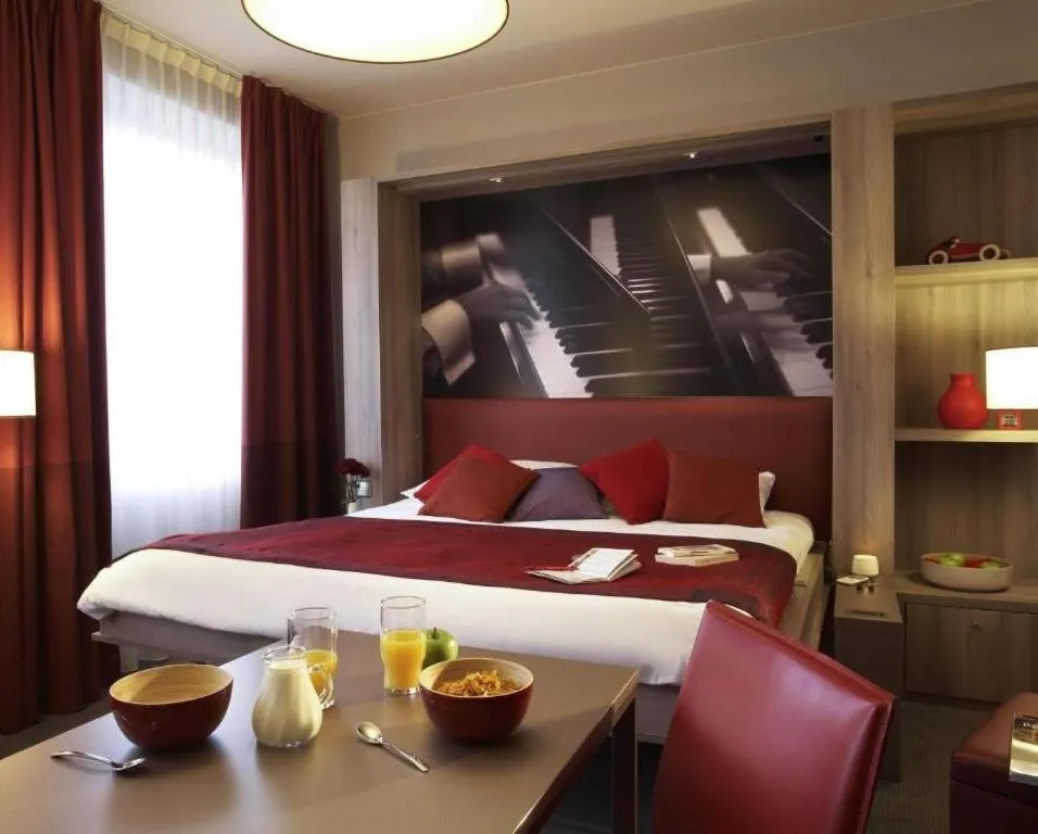 Bed in Aparthotel Adagio Vienna City
