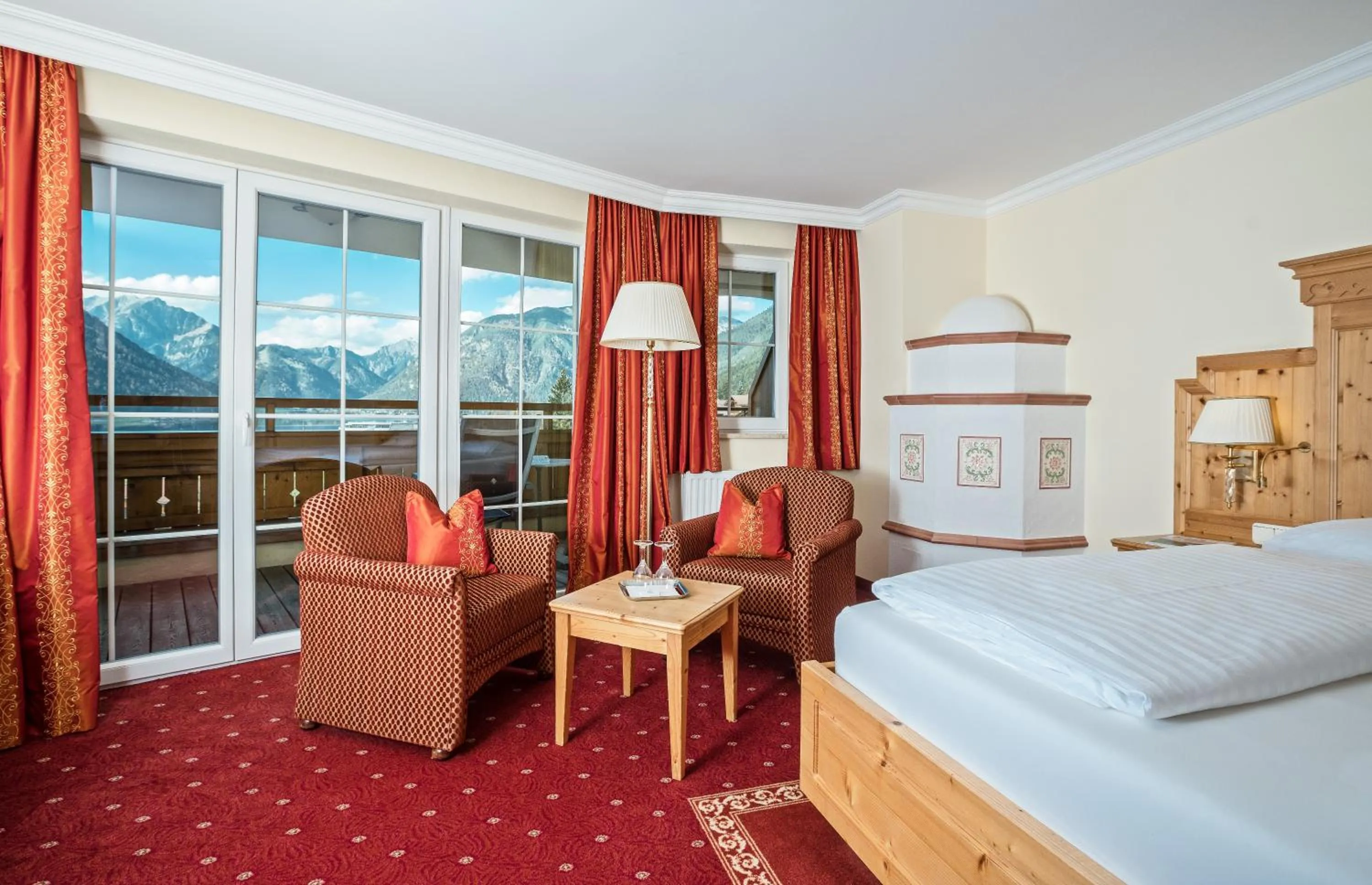 Photo of the whole room, Bed in Vier Jahreszeiten Wellnessresort Achensee