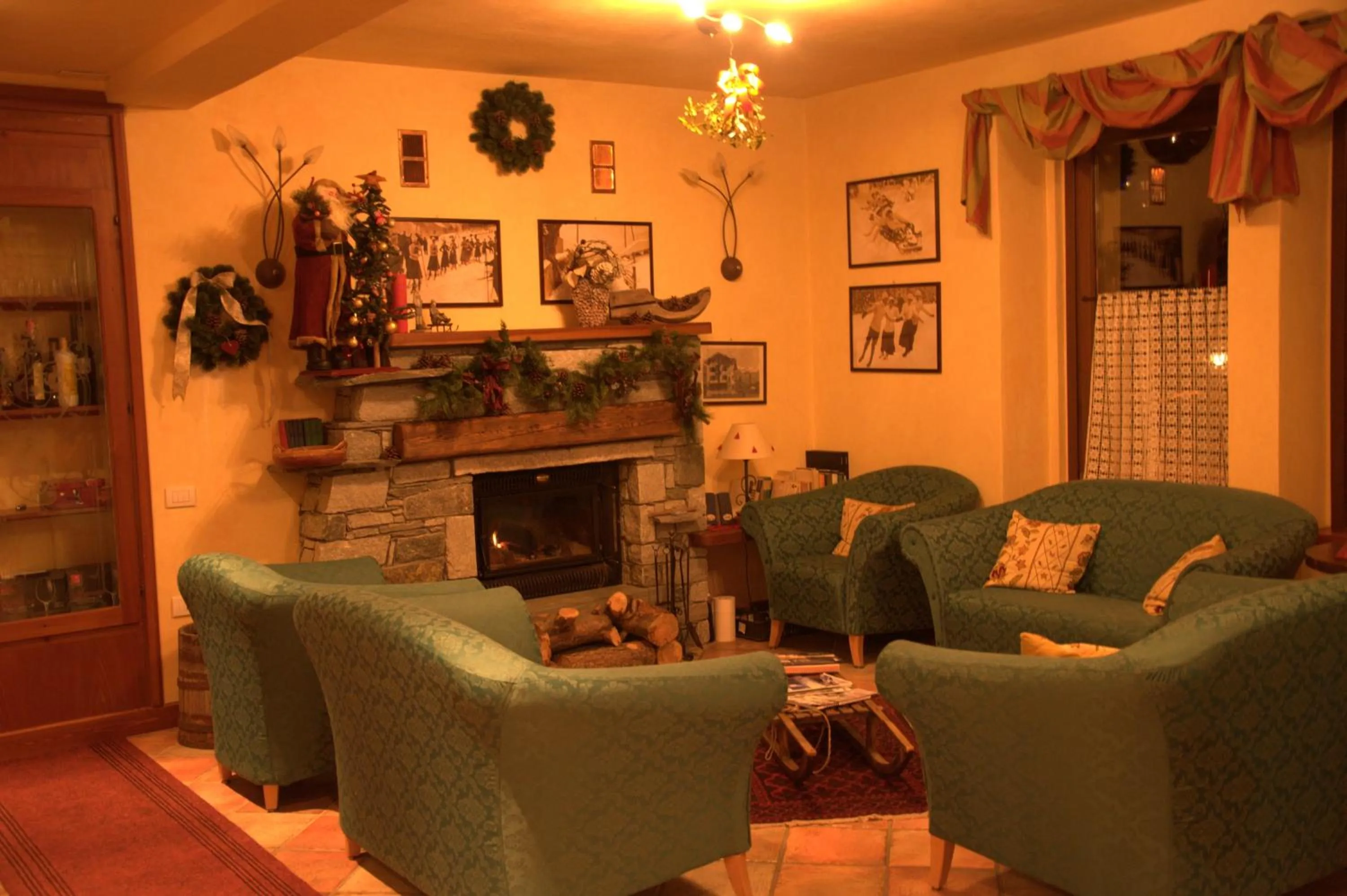 Communal lounge/ TV room in R.T.A. Hotel Monte Rosa