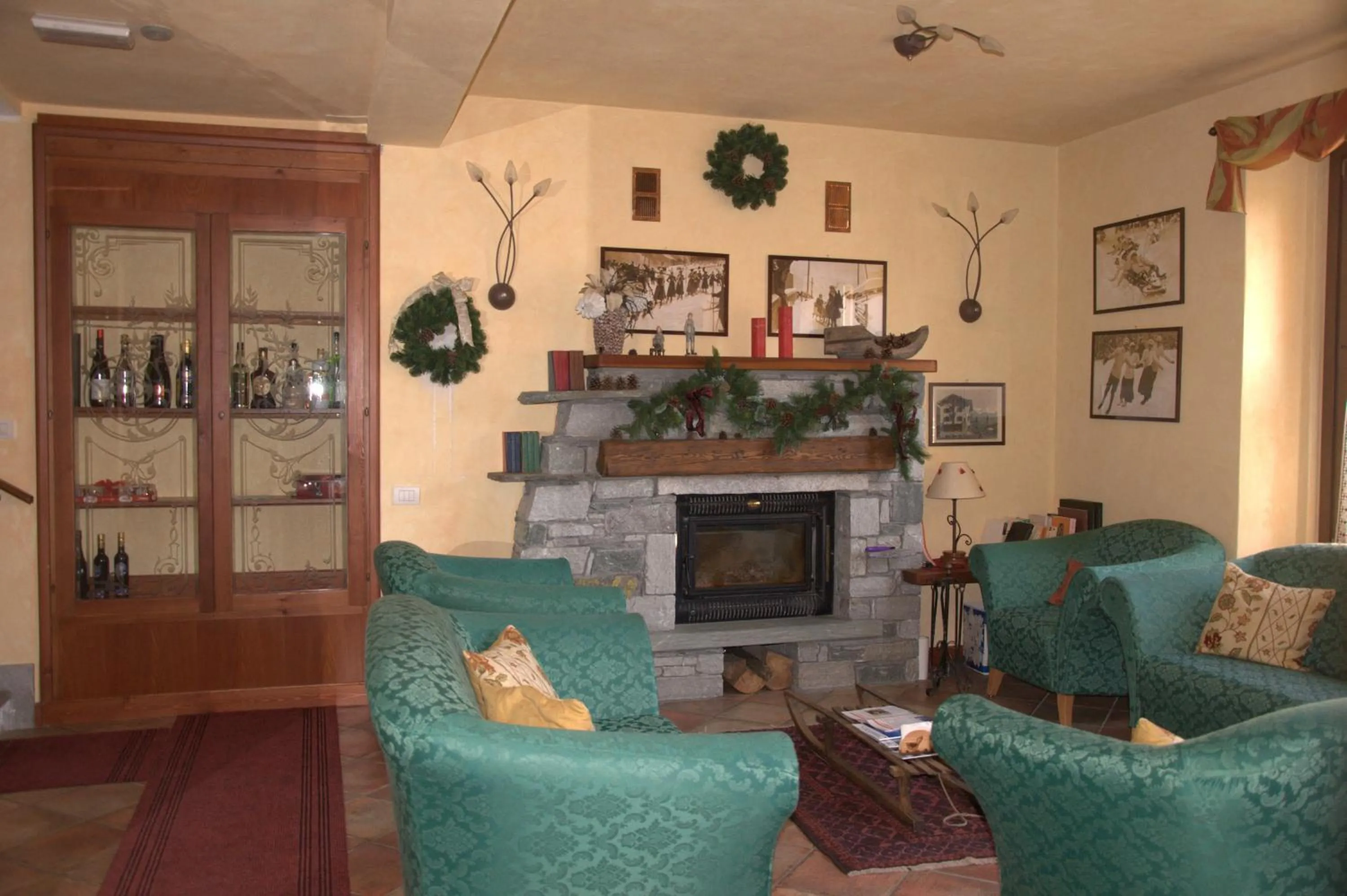 Communal lounge/ TV room in R.T.A. Hotel Monte Rosa