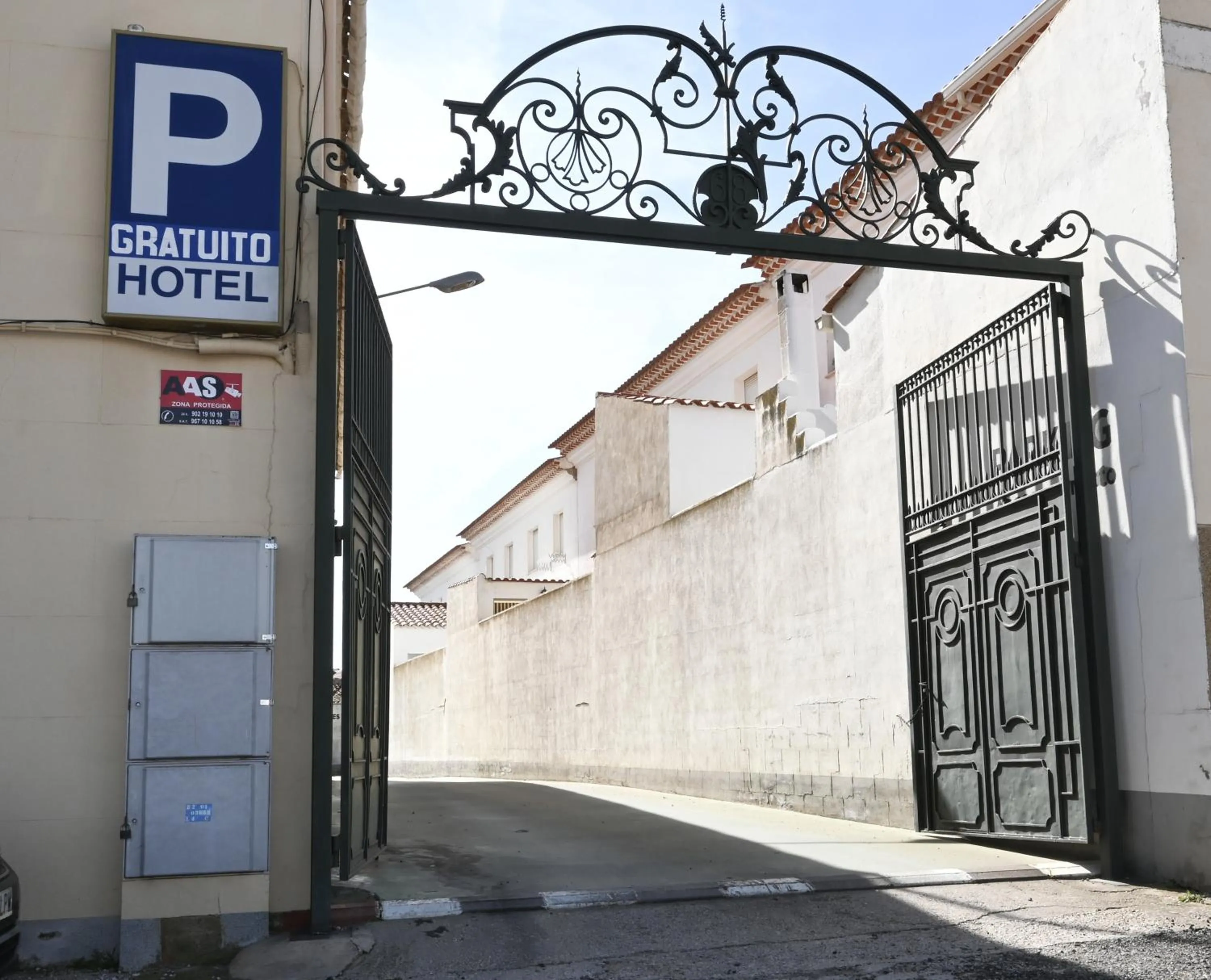 Property building in Hotel del Sol