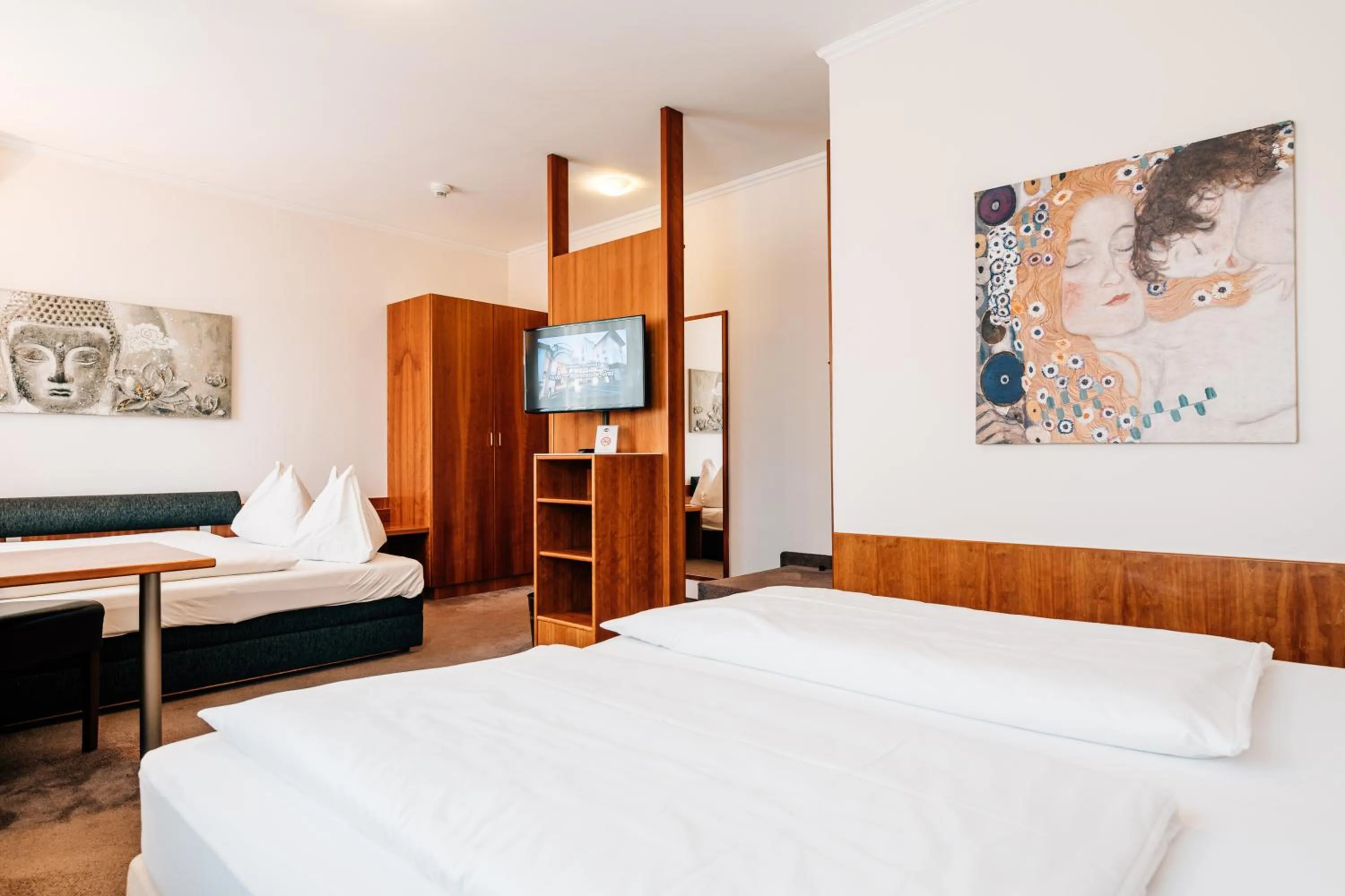 Photo of the whole room, Bed in Hotel Römerstube