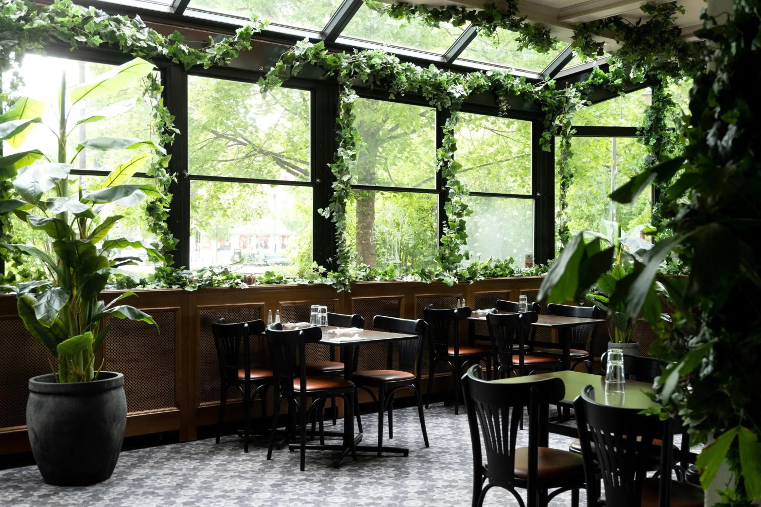 Restaurant/places to eat in Elite Hotel Knaust