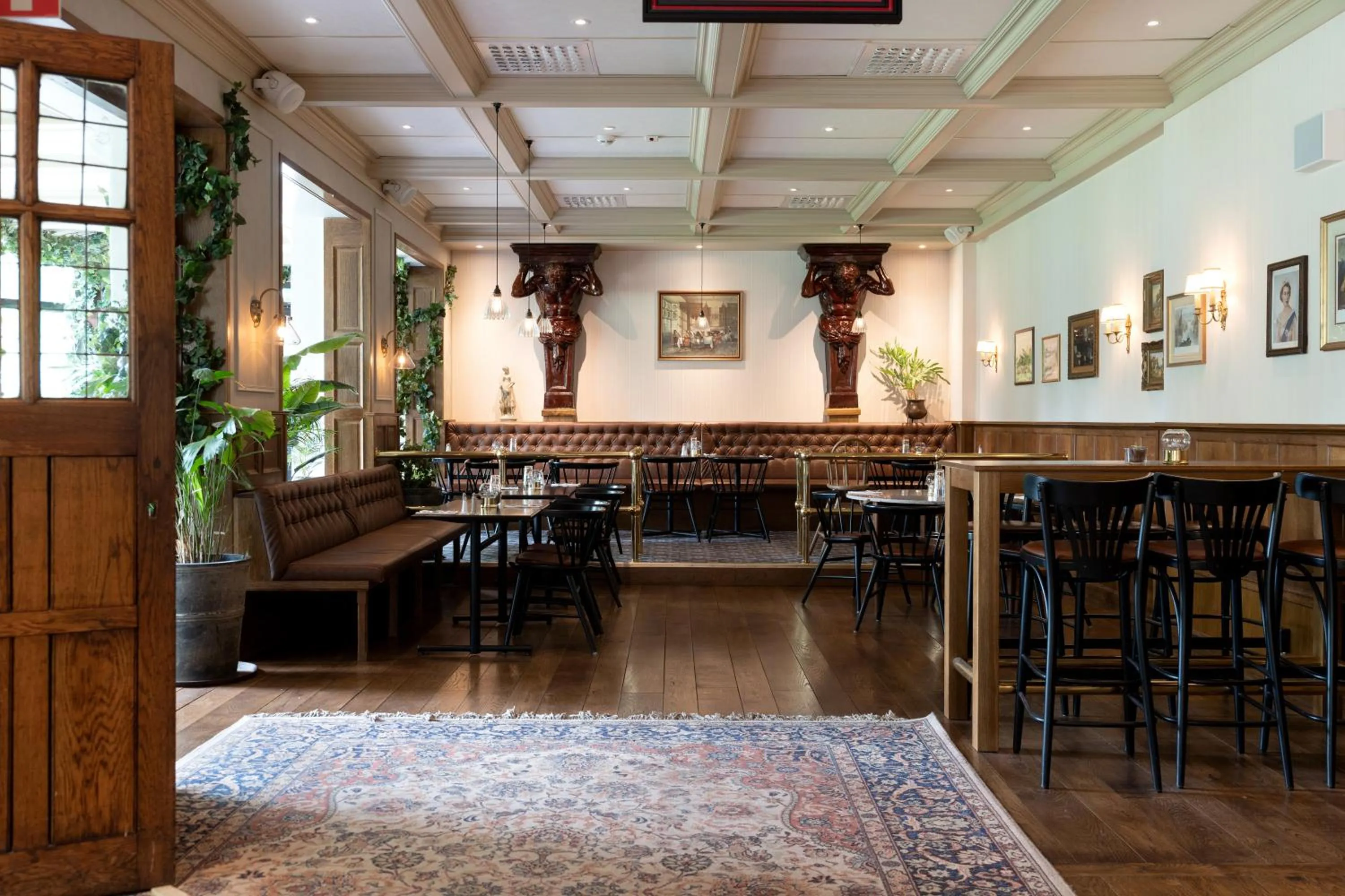 Restaurant/places to eat in Elite Hotel Knaust