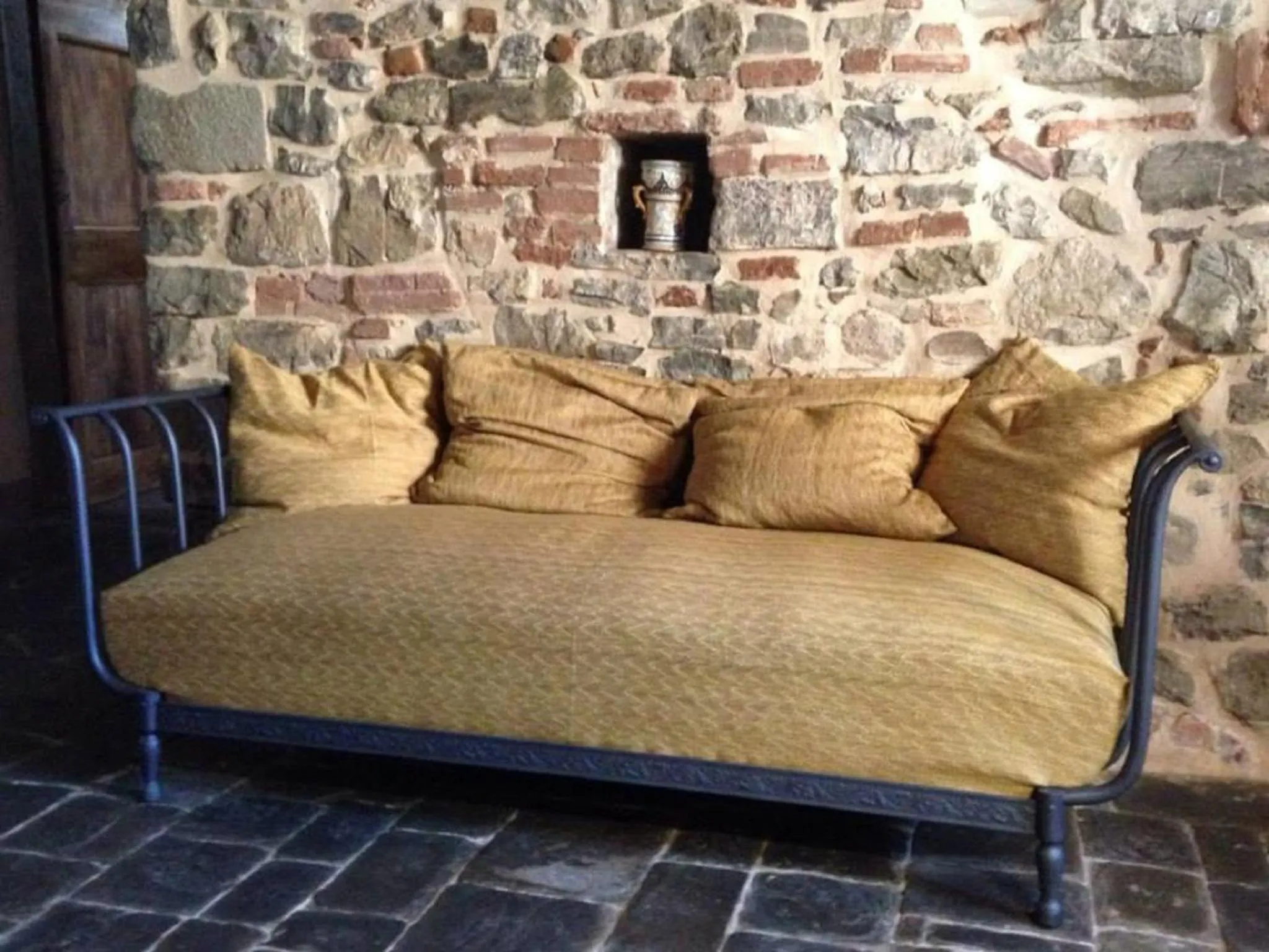Communal lounge/ TV room in Agriturismo Villa Dauphiné