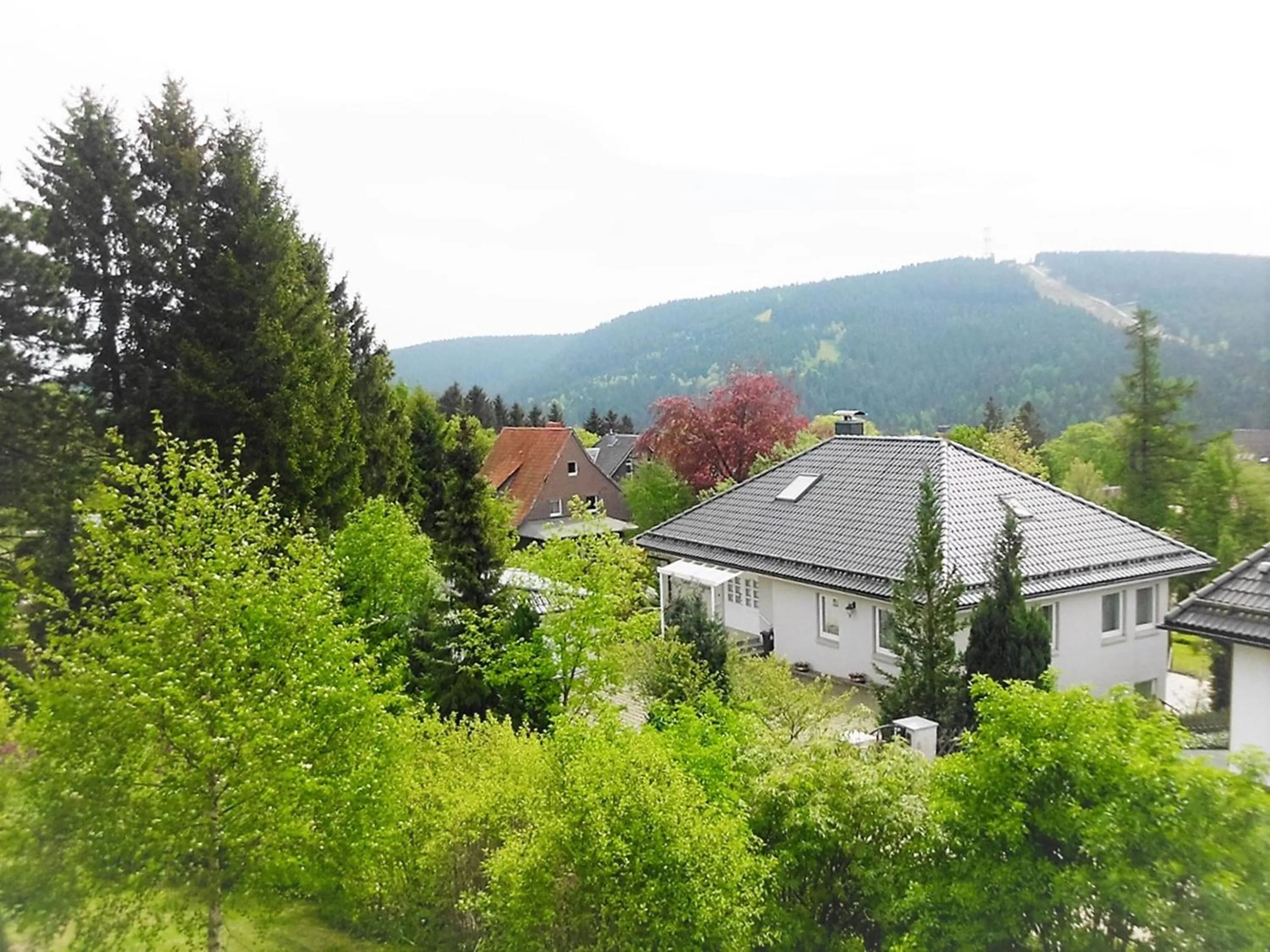 Garden in Premium-Ferienwohnungen Bergblick im Haus Hopfe