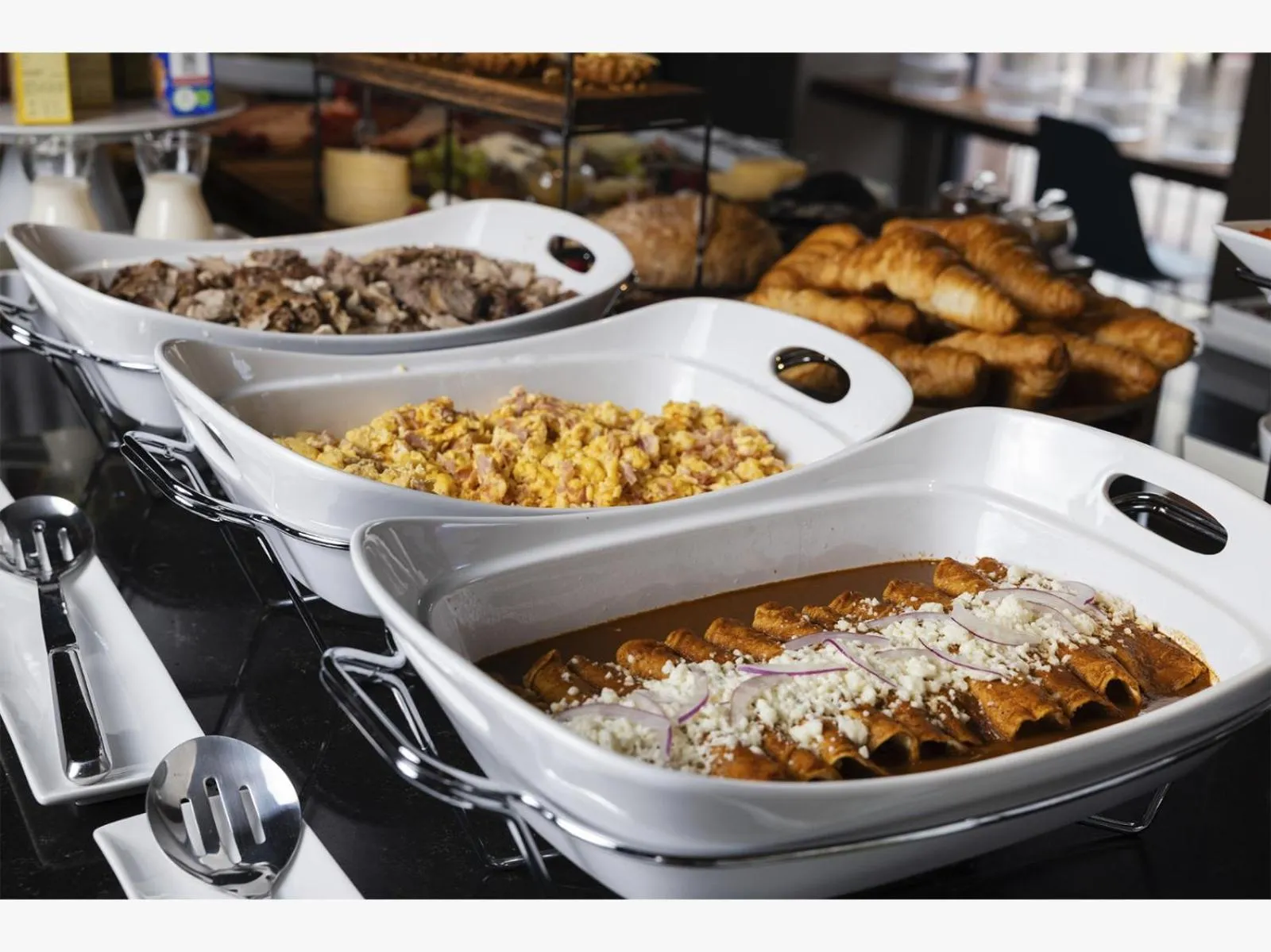 Restaurant/places to eat in Hotel Criol