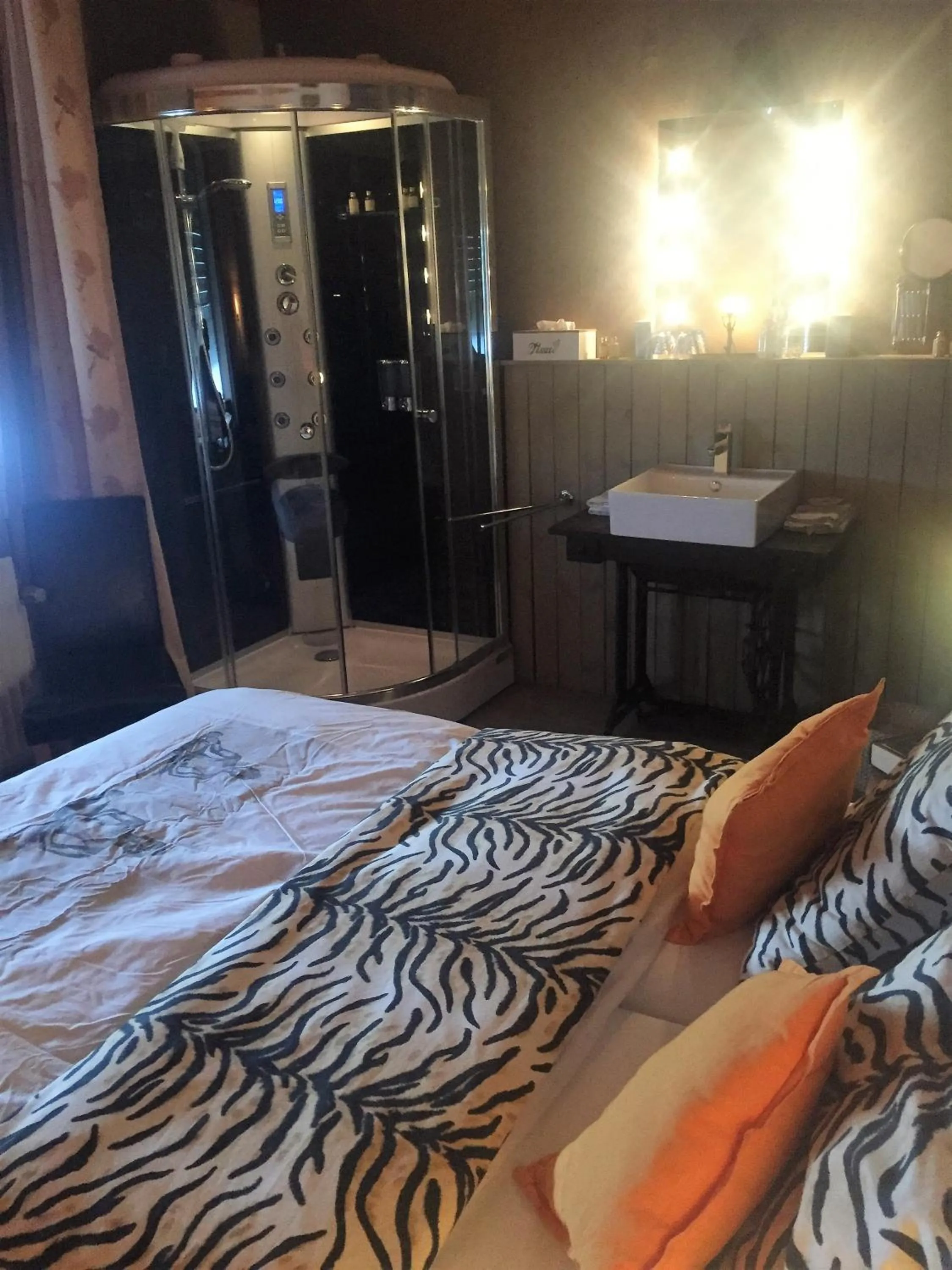 Decorative detail, Bed in B&B De Eifelhoeve