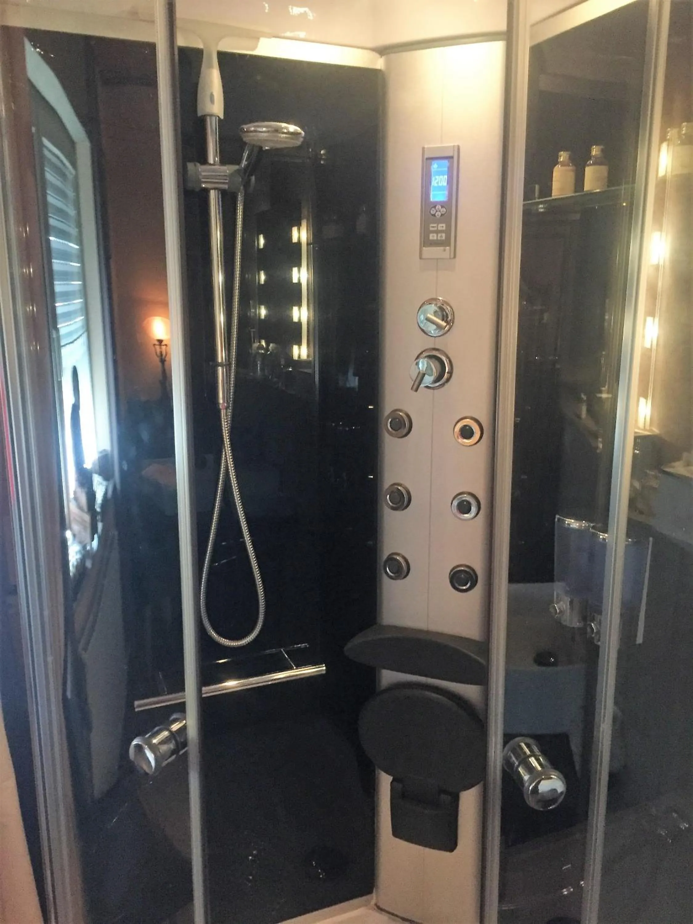 Shower in B&B De Eifelhoeve