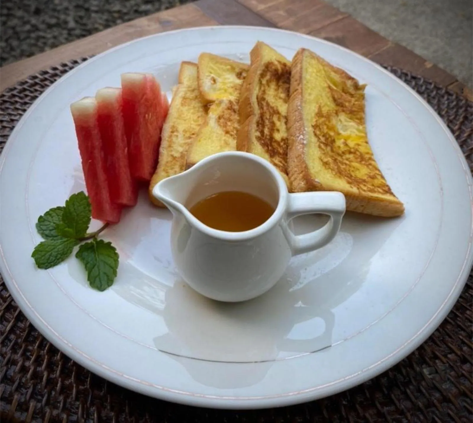 Food and drinks in Green Bird Villa