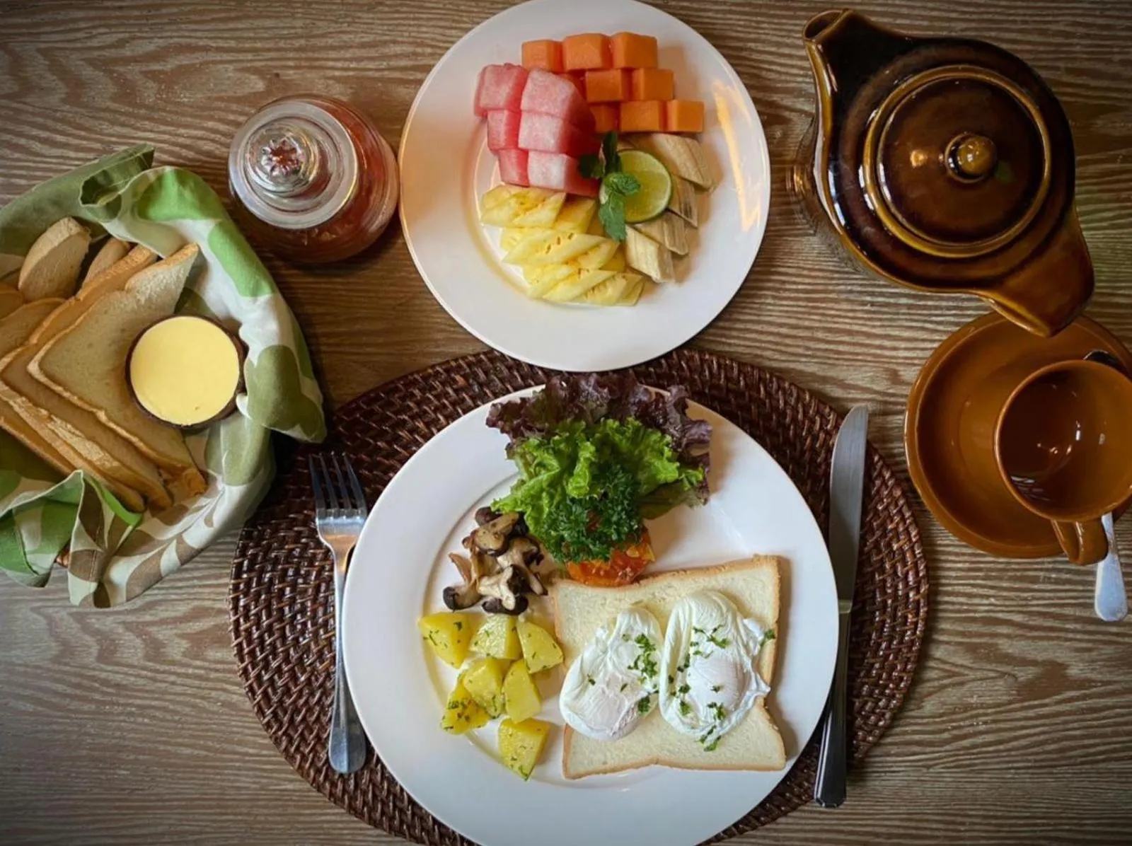 Food and drinks in Green Bird Villa