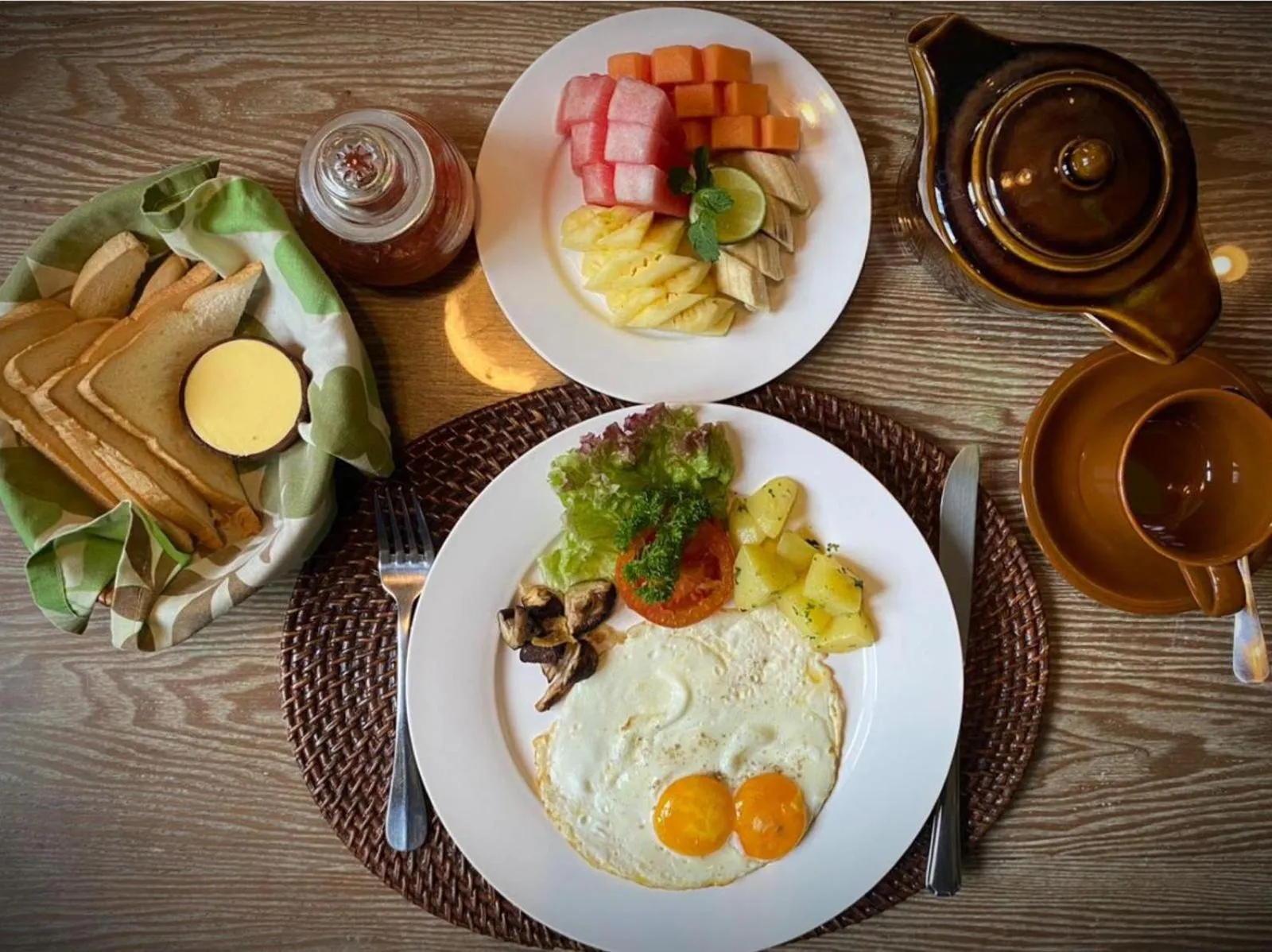 Food and drinks in Green Bird Villa