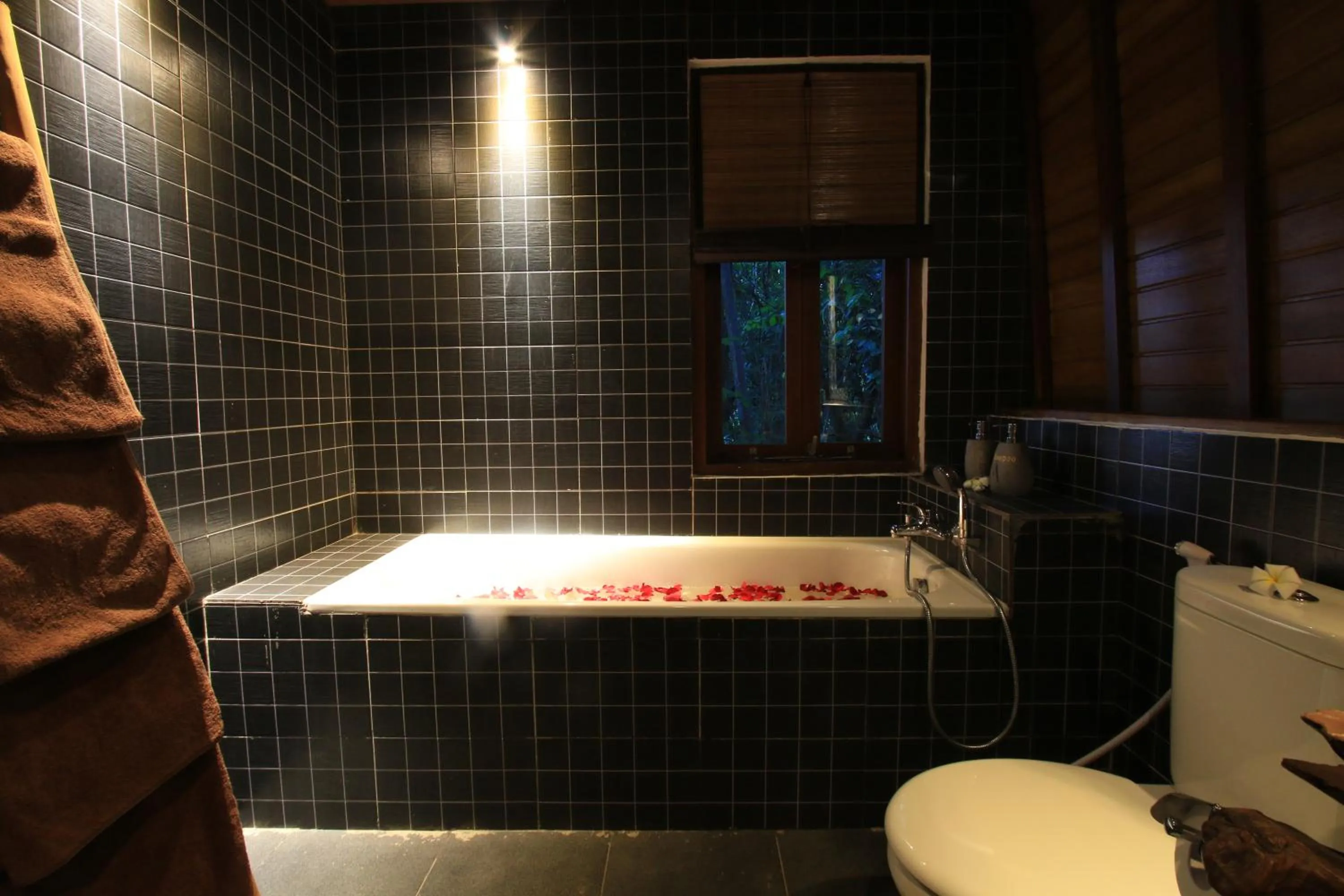 Toilet in Green Bird Villa