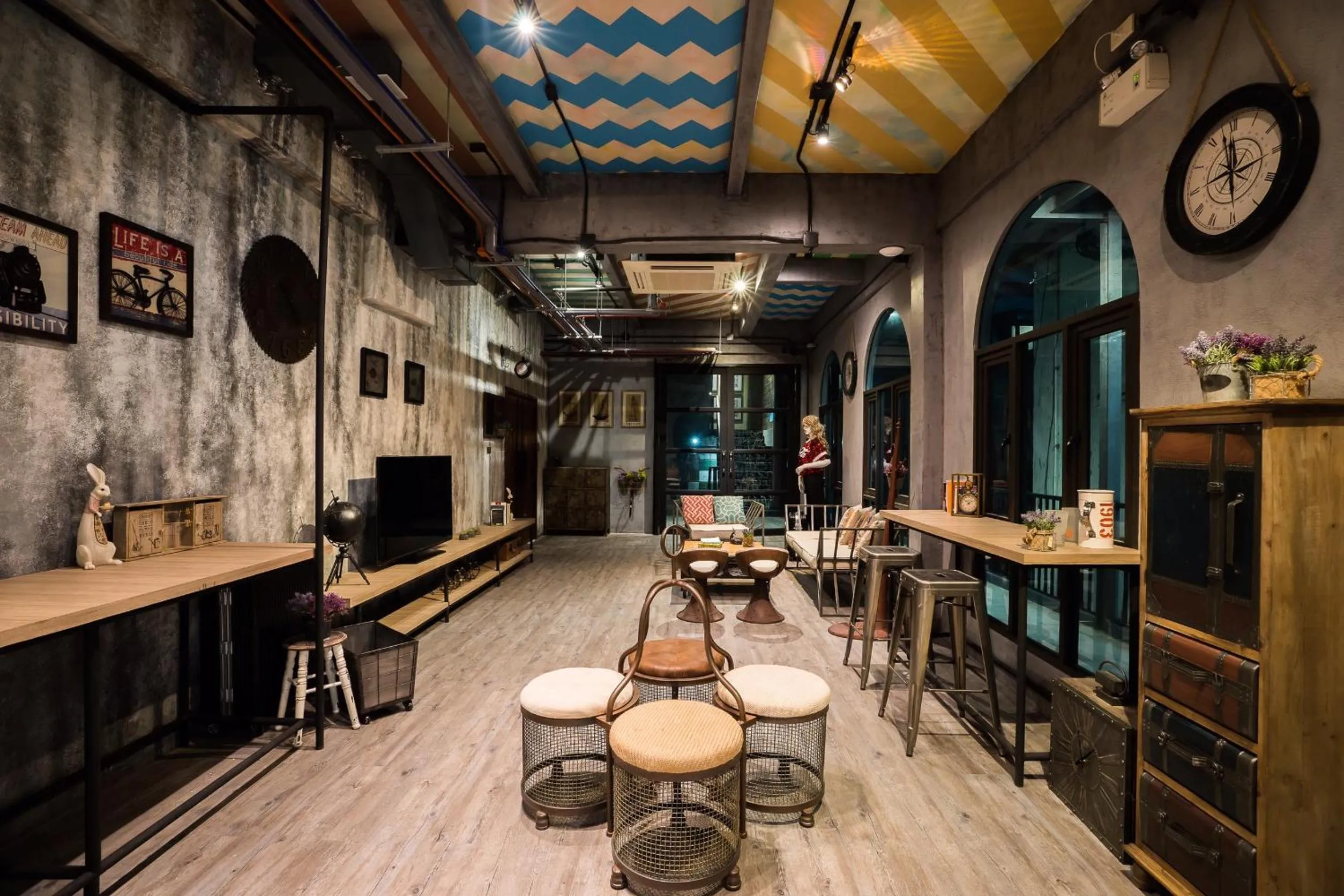 Communal lounge/ TV room in Nonze Hostel