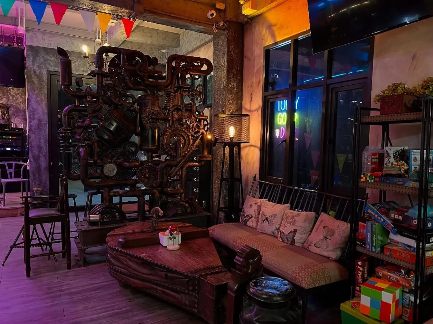 Restaurant/places to eat in Nonze Hostel