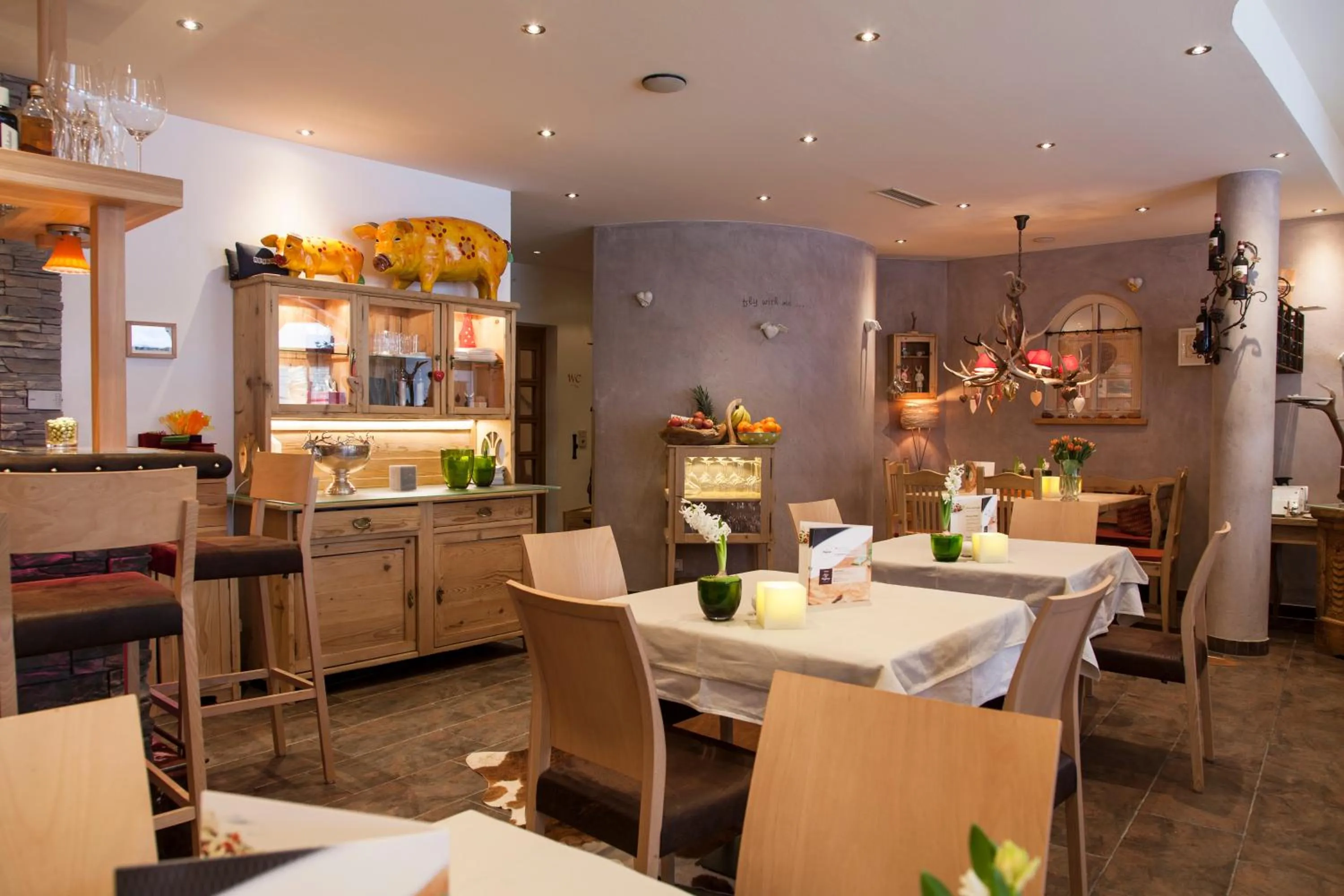 Restaurant/places to eat in Am Dorfplatz Suites - Adults friendly