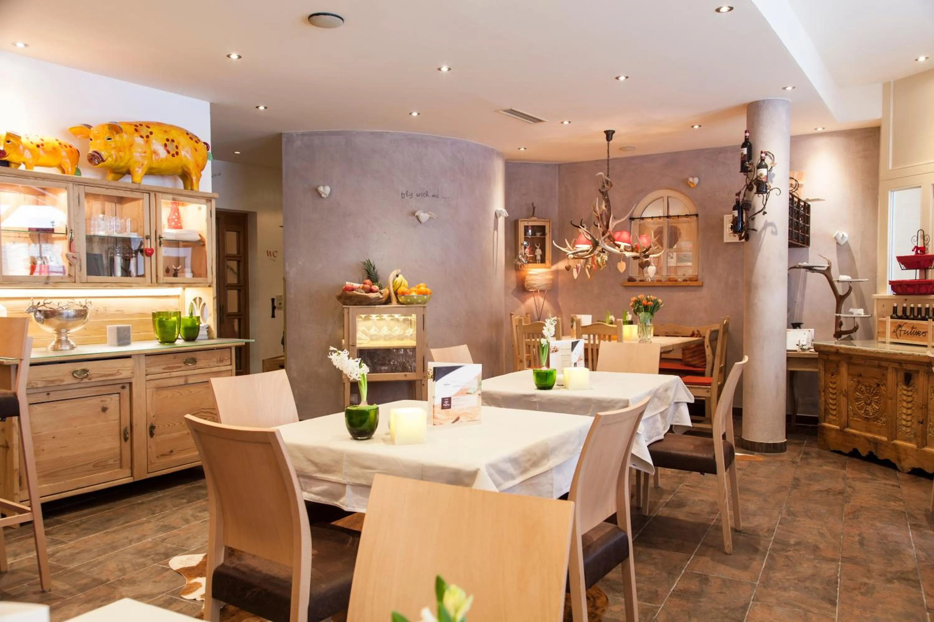 Restaurant/places to eat in Am Dorfplatz Suites - Adults friendly