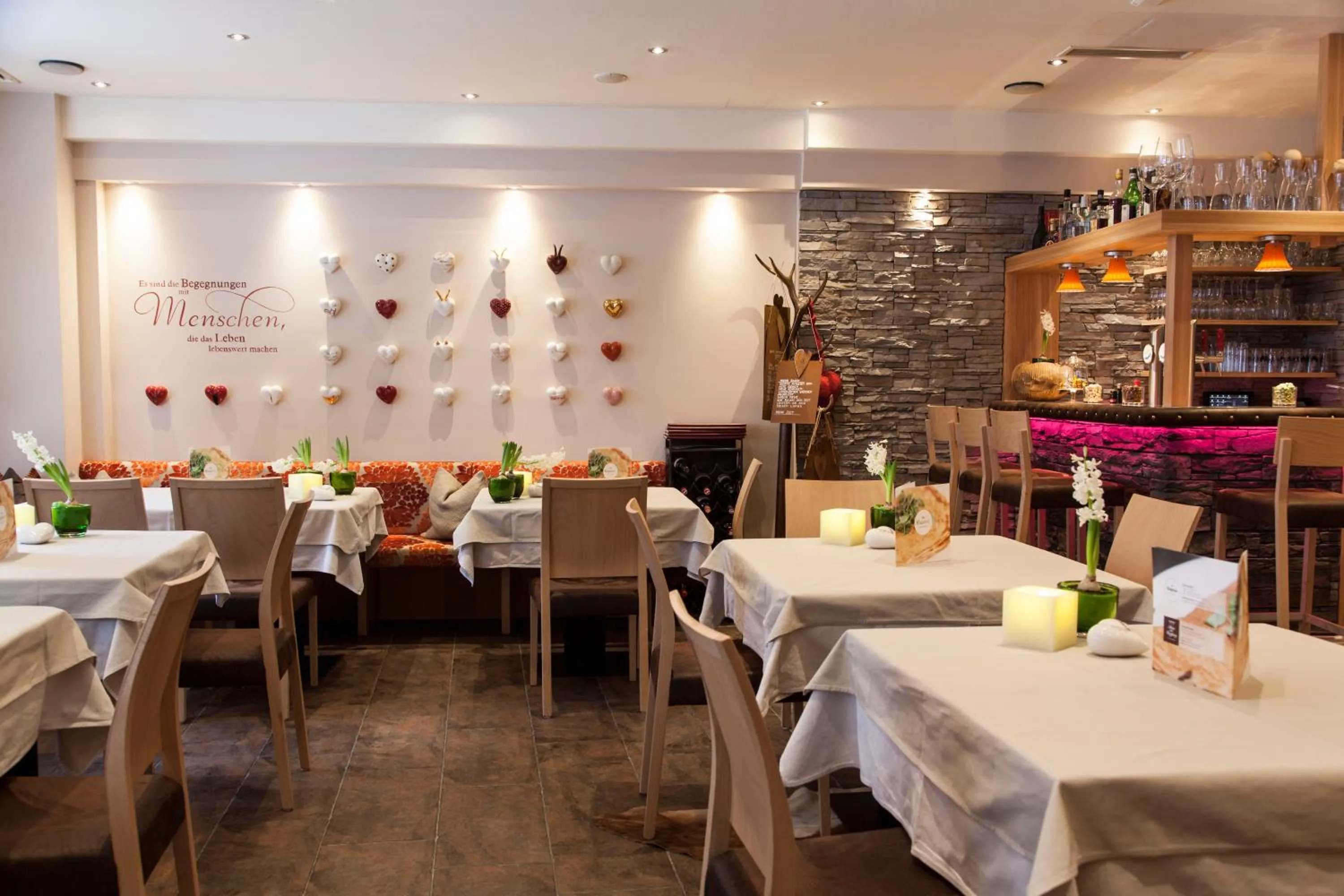 Restaurant/places to eat in Am Dorfplatz Suites - Adults friendly