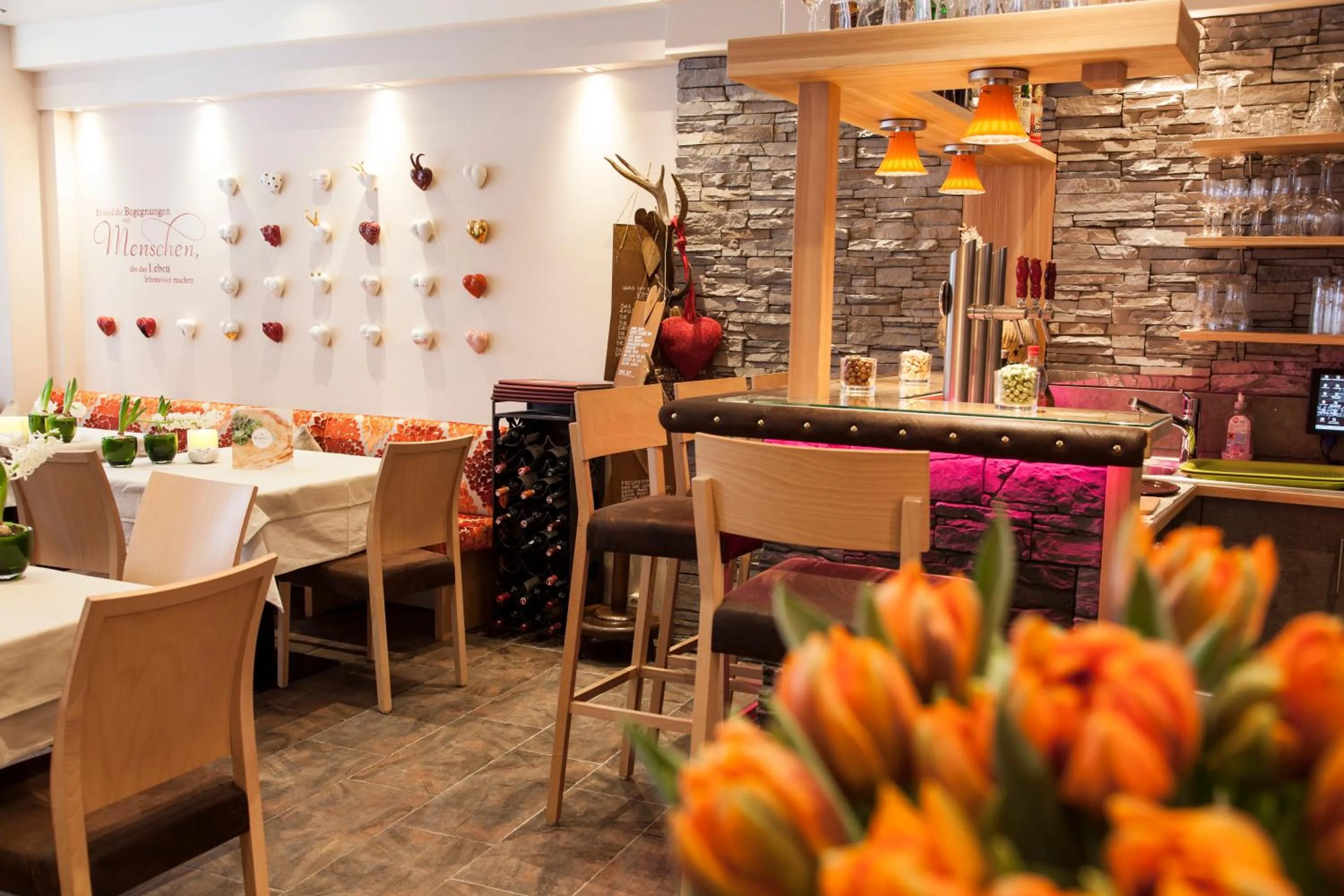 Restaurant/places to eat in Am Dorfplatz Suites - Adults friendly