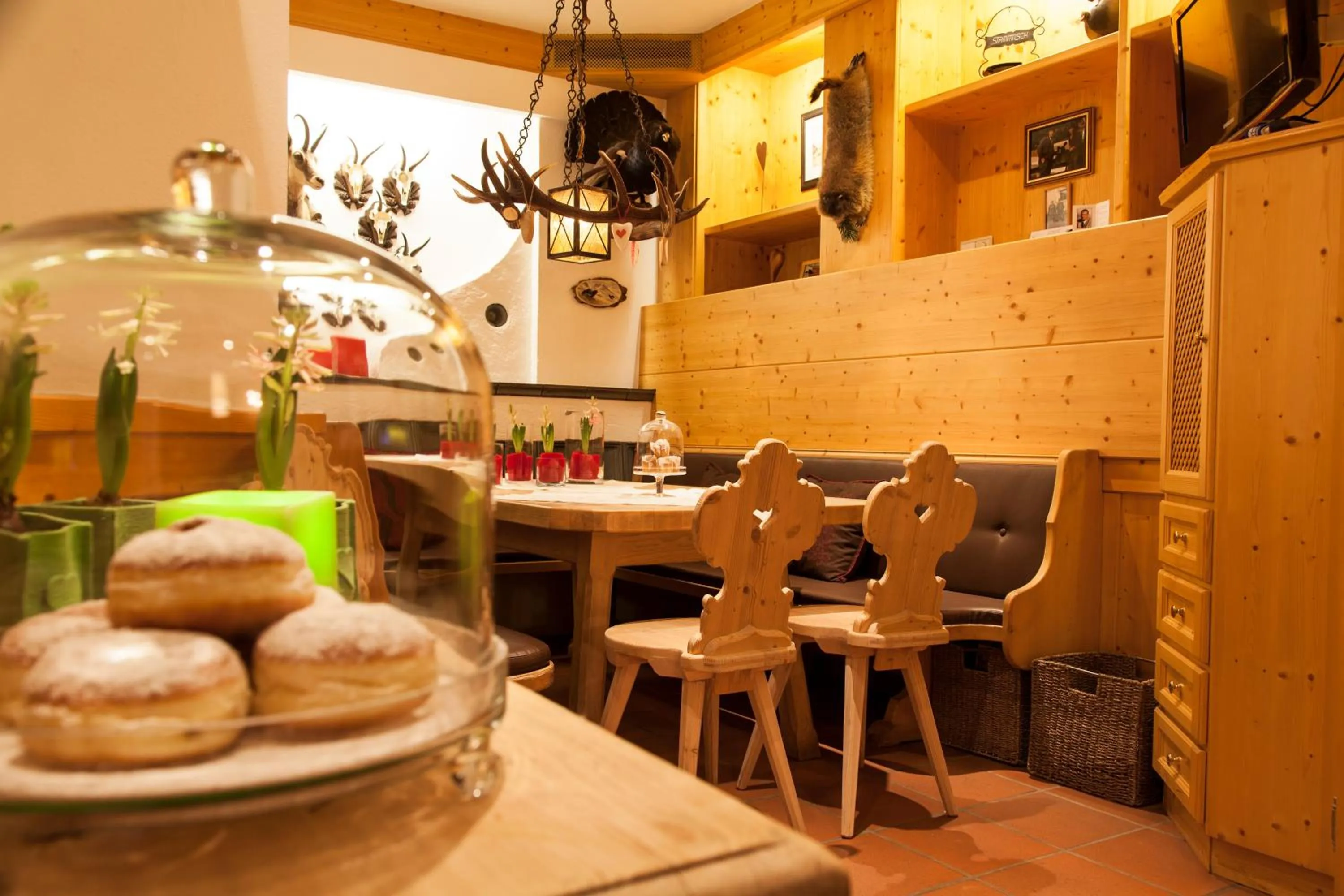 Restaurant/places to eat in Am Dorfplatz Suites - Adults friendly