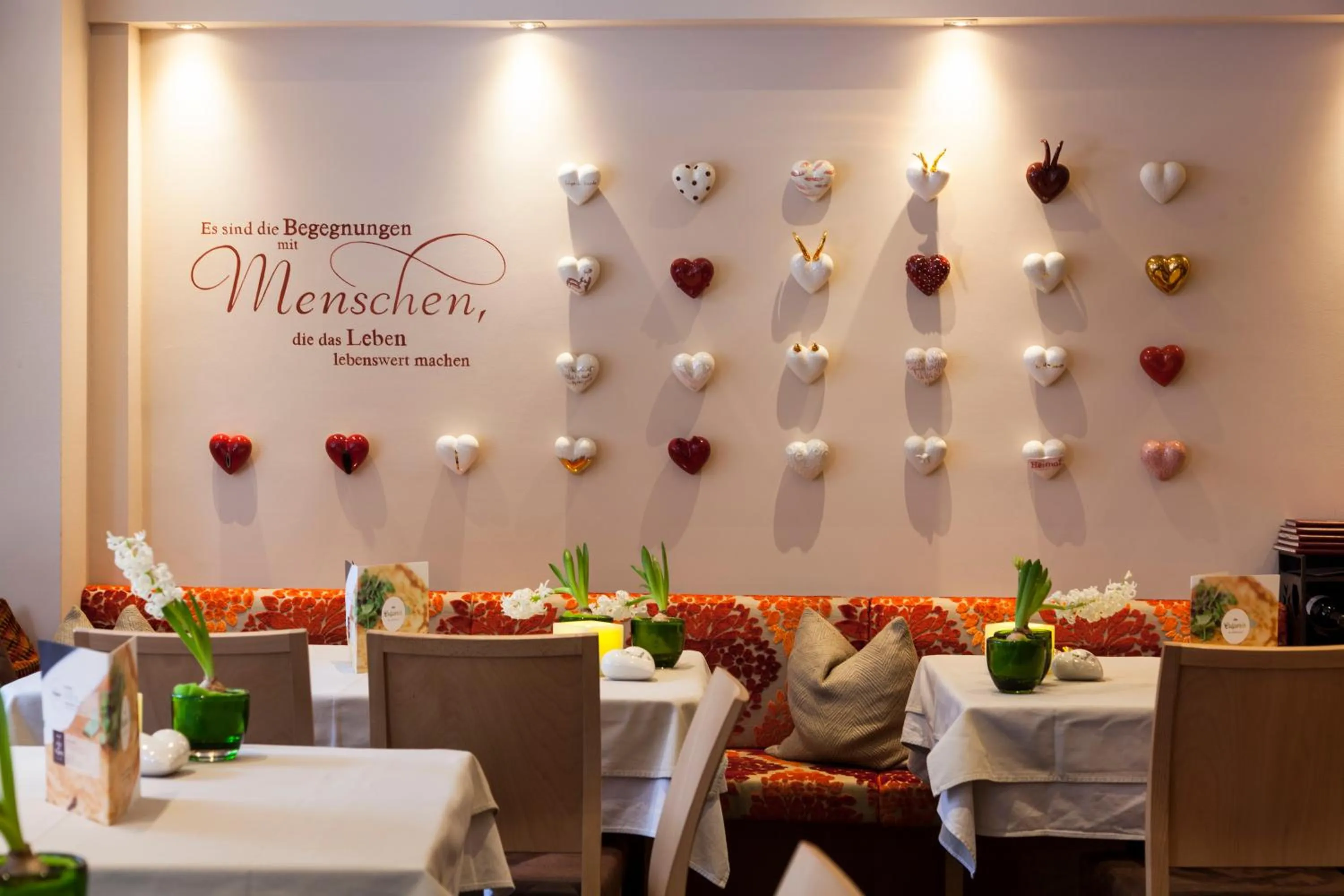 Restaurant/places to eat in Am Dorfplatz Suites - Adults friendly