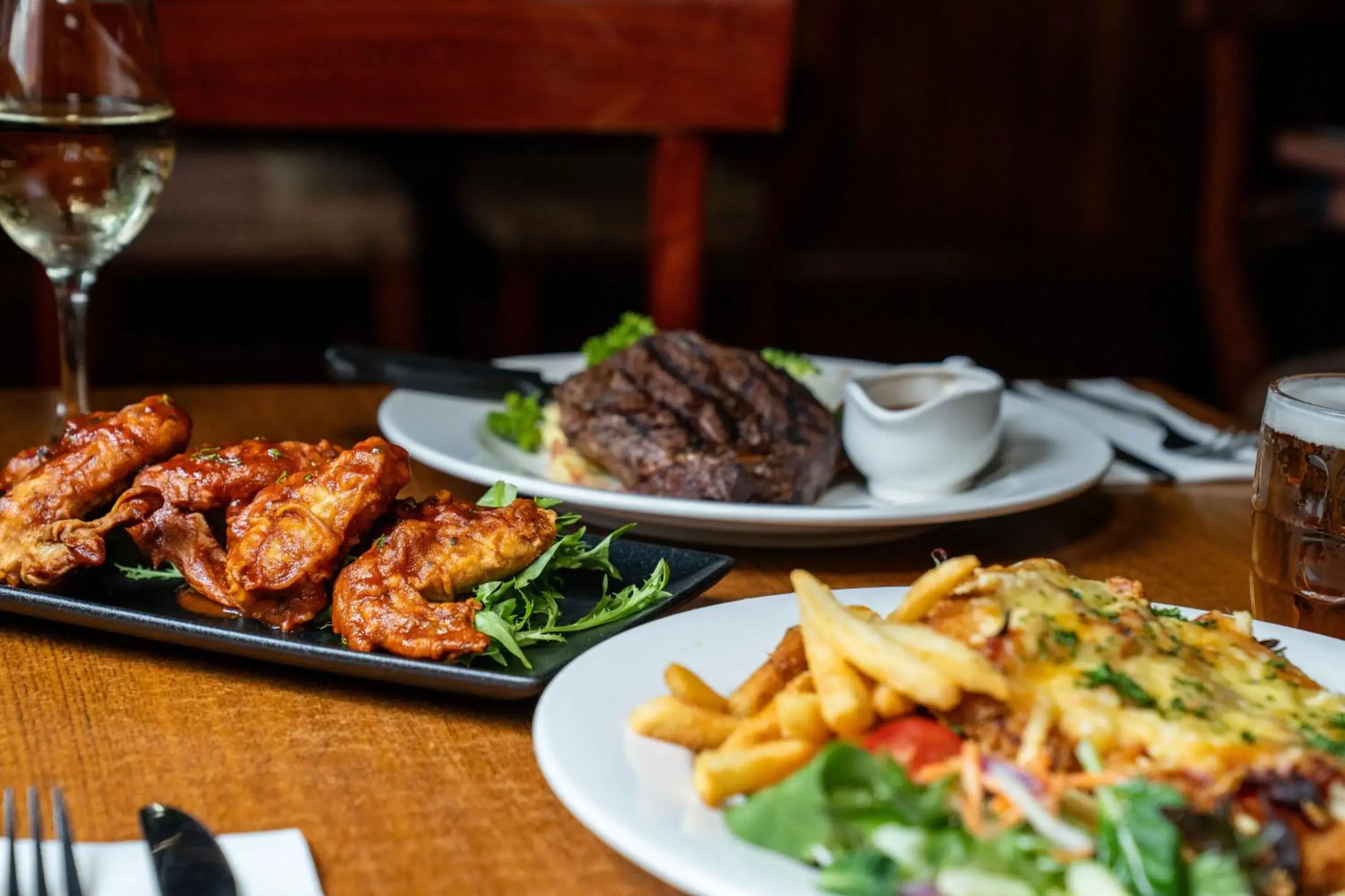 Twin Room with Private Bathroom in Empire Hotel Queenstown Twin Room with Private Bathroom in Empire Hotel Queenstown