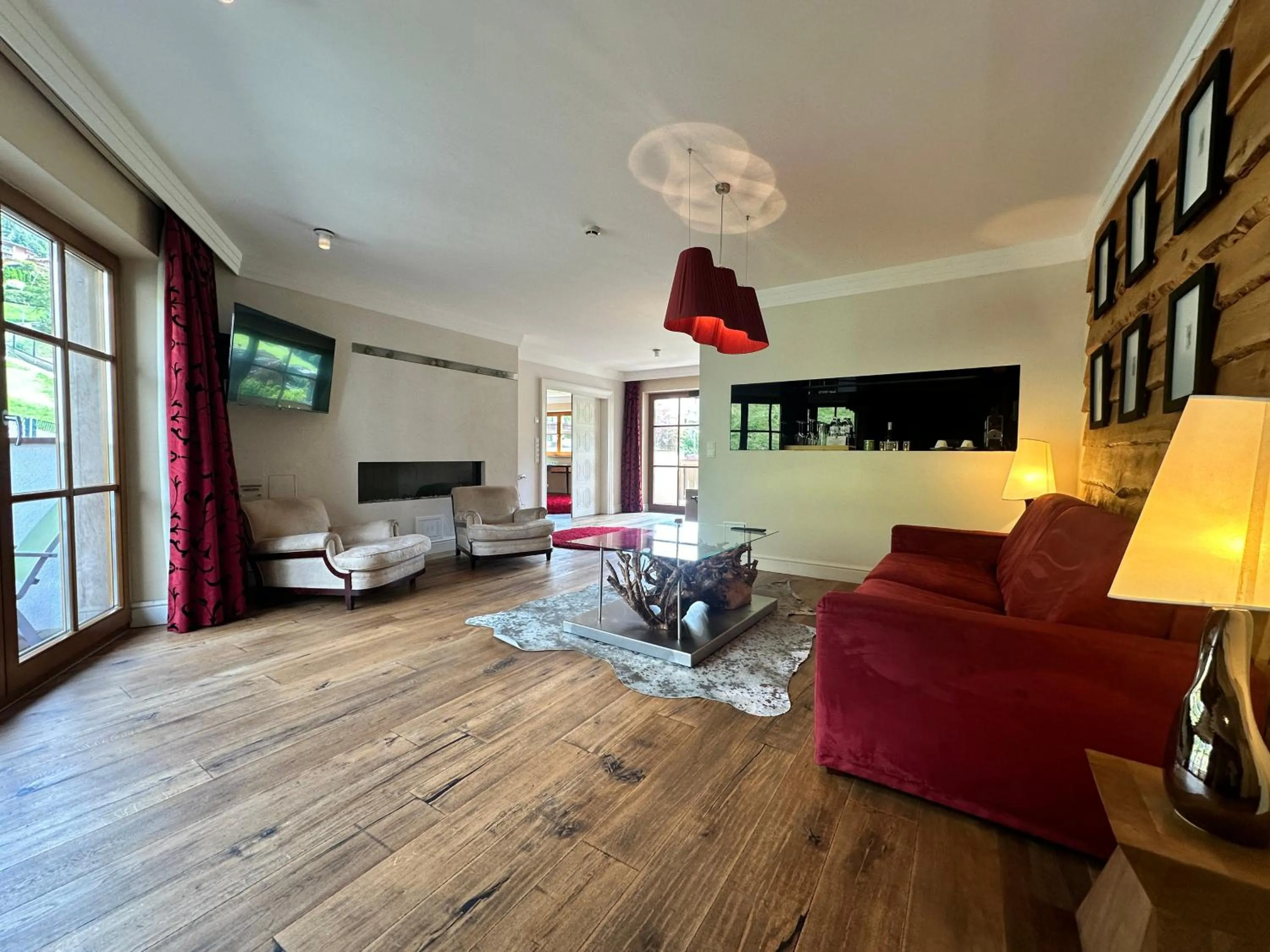 Seating area in Hotel Alpine Palace