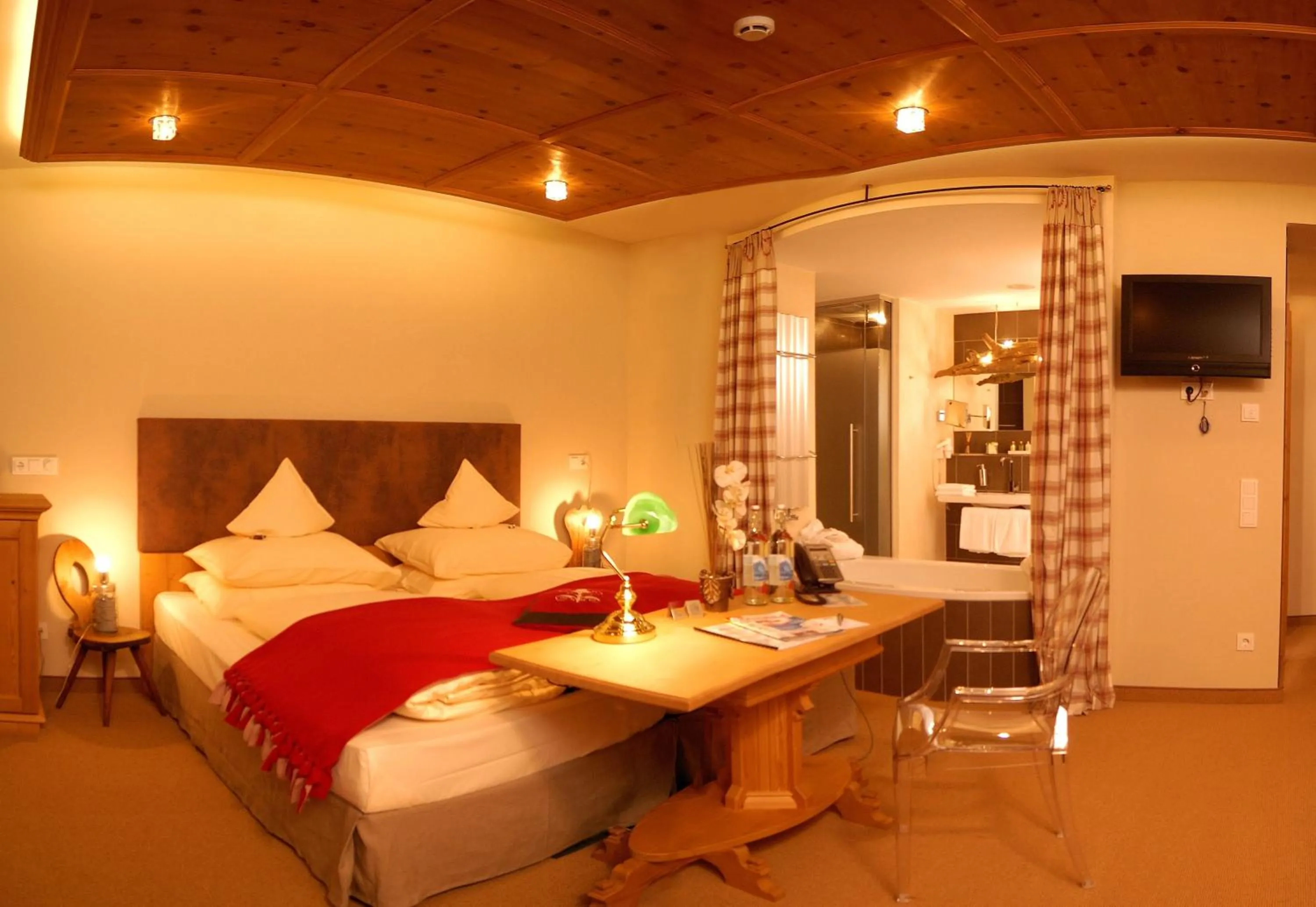 Bedroom, Bed in Hotel Alpine Palace