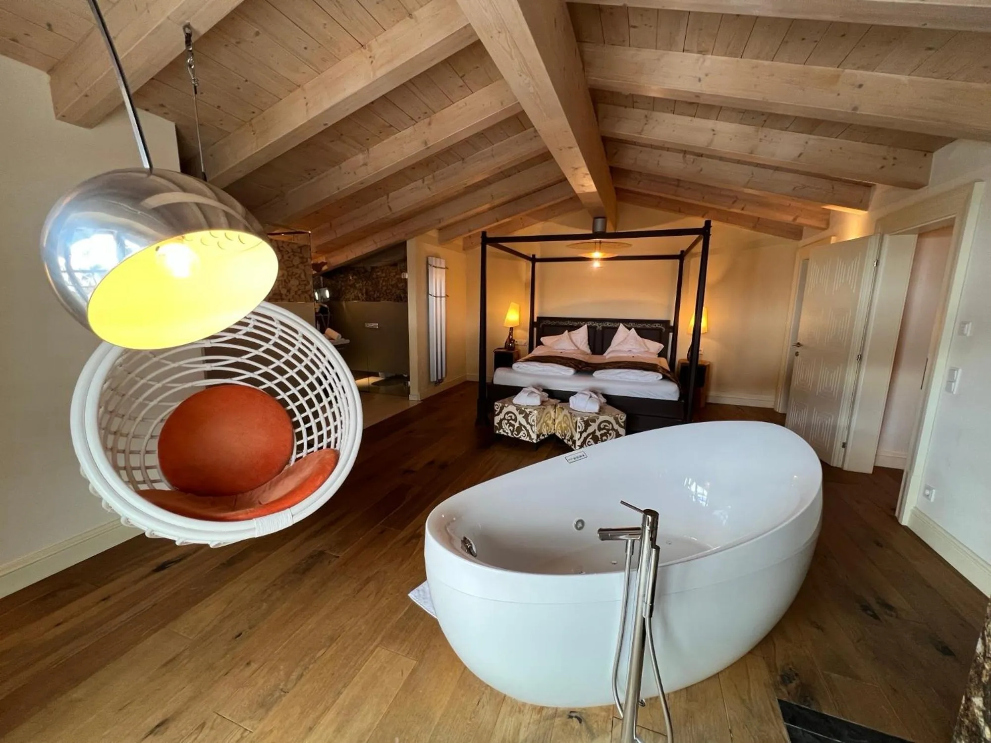 Bedroom, Bed in Hotel Alpine Palace