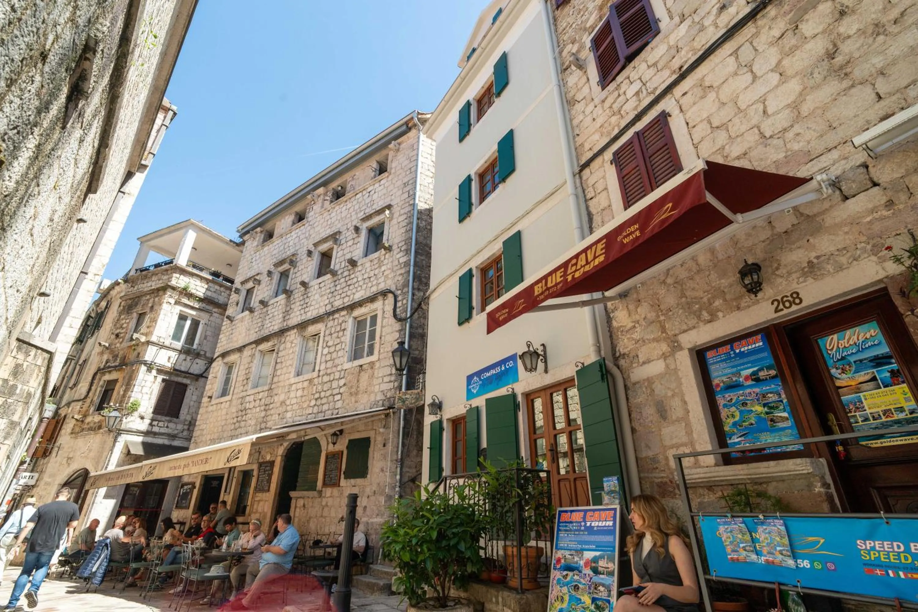 Property building in Studios Belvi