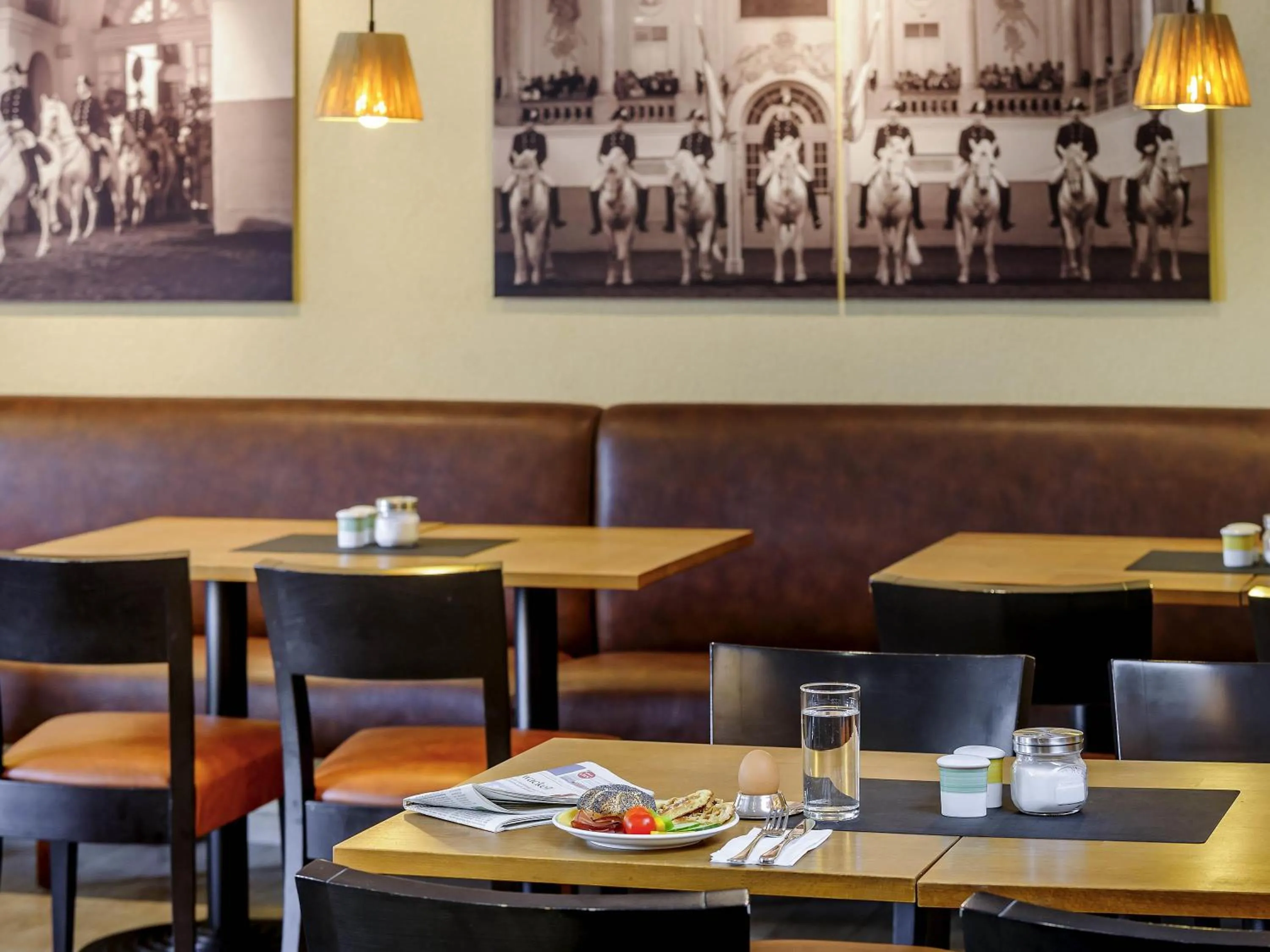 Lounge or bar in ibis Wien City