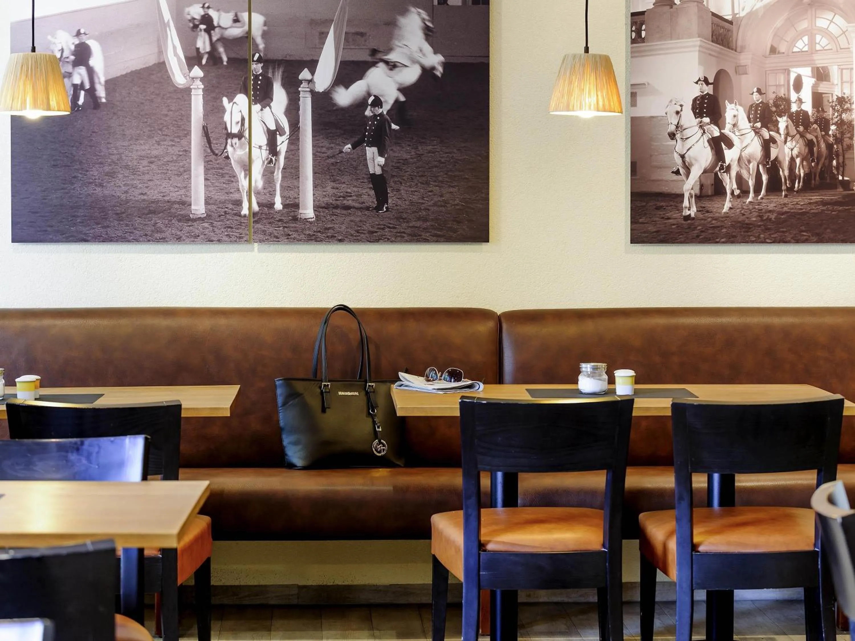 Lounge or bar in ibis Wien City