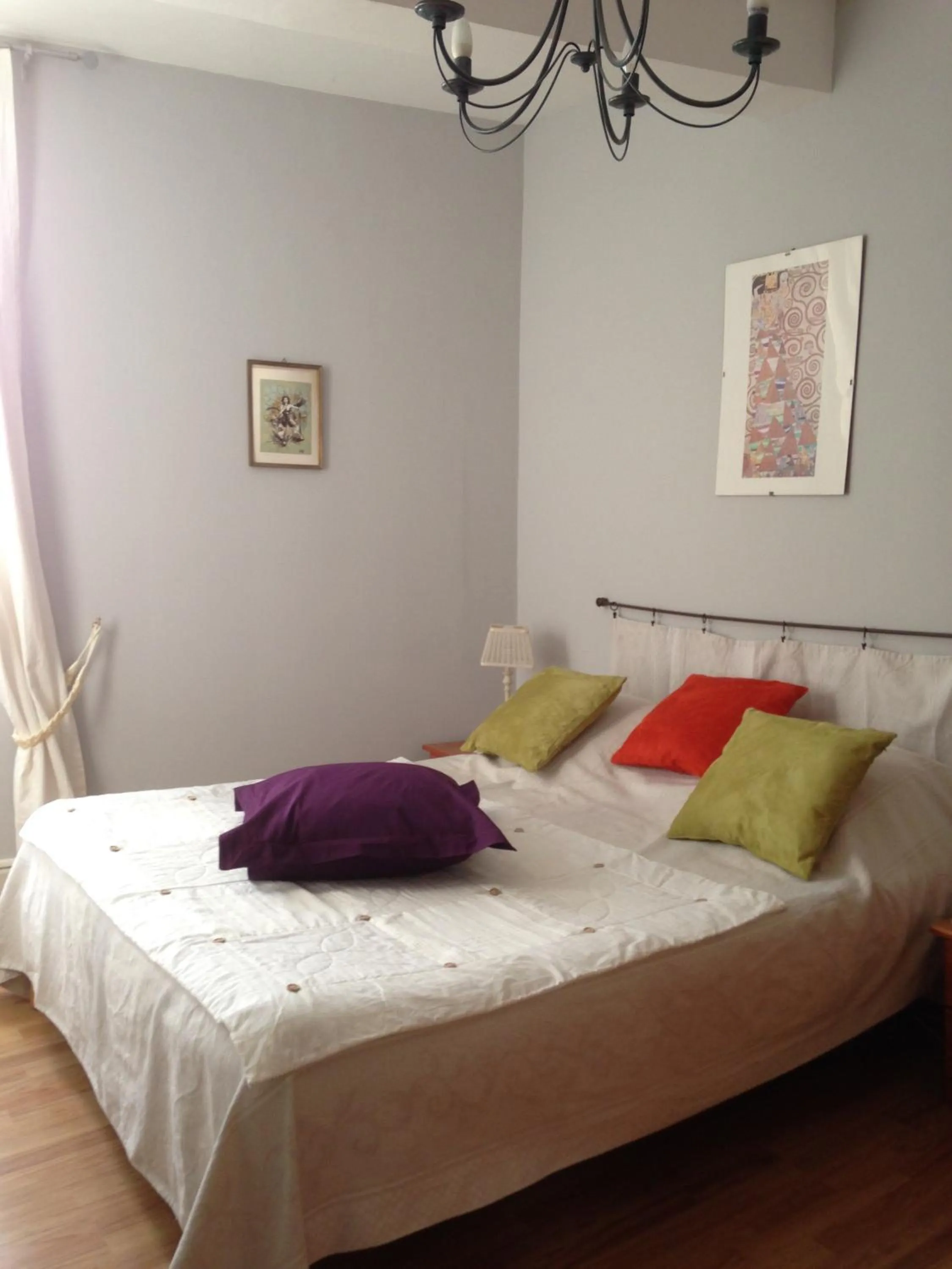 Bedroom, Bed in l'Arche des Chapeliers