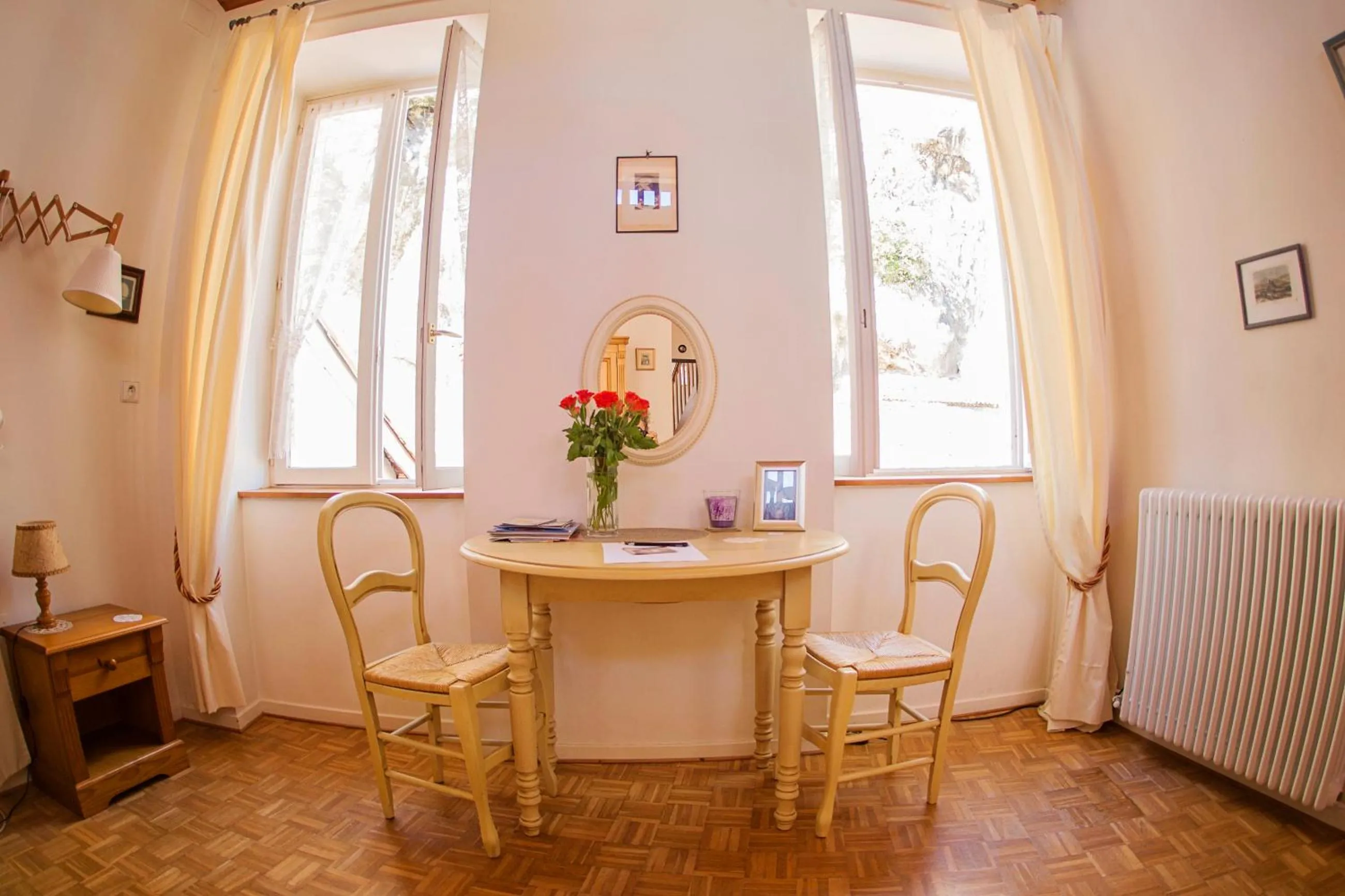 Seating area in l'Arche des Chapeliers